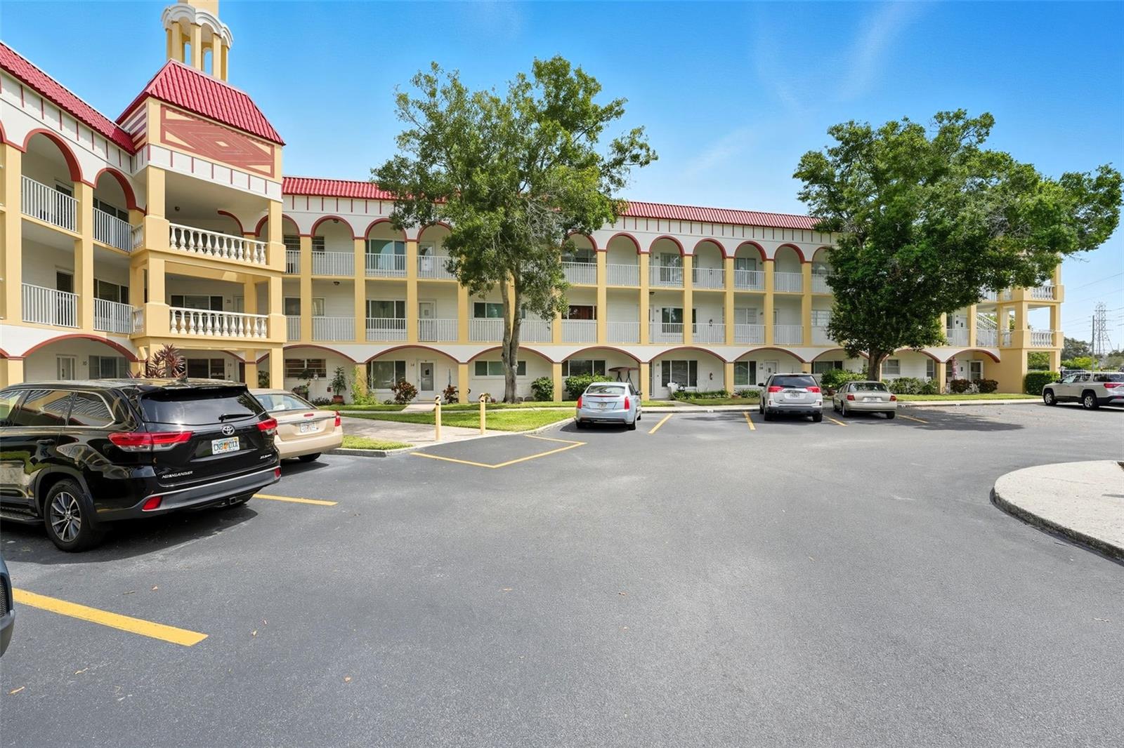 Homes for sale in Clearwater, FL | 2430 Florentine Wy, Clearwater, FL 33763