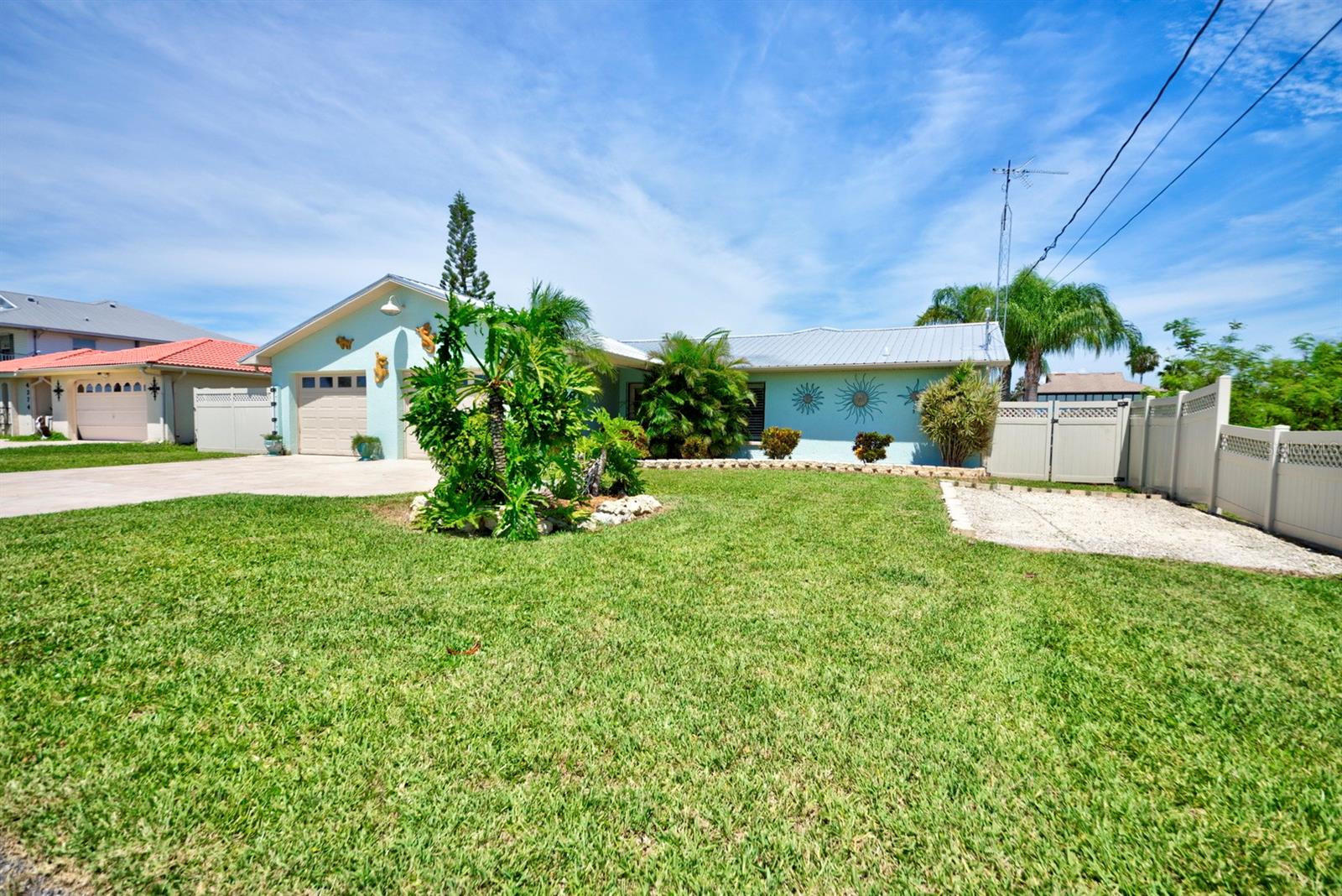 Homes for sale in Hernando Beach, FL | 4266 Deleon Dr, Hernando Beach, FL 34607 | MLS# W7887543