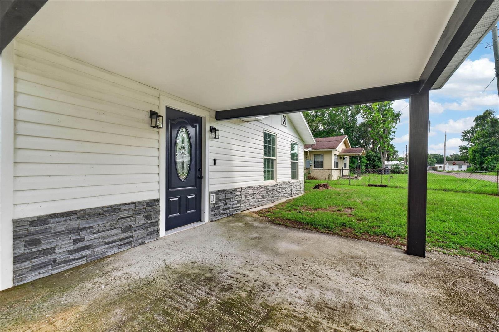 4th image of 925 Adrian Ct, Lakeland, FL 33801 | MLS# O6424317