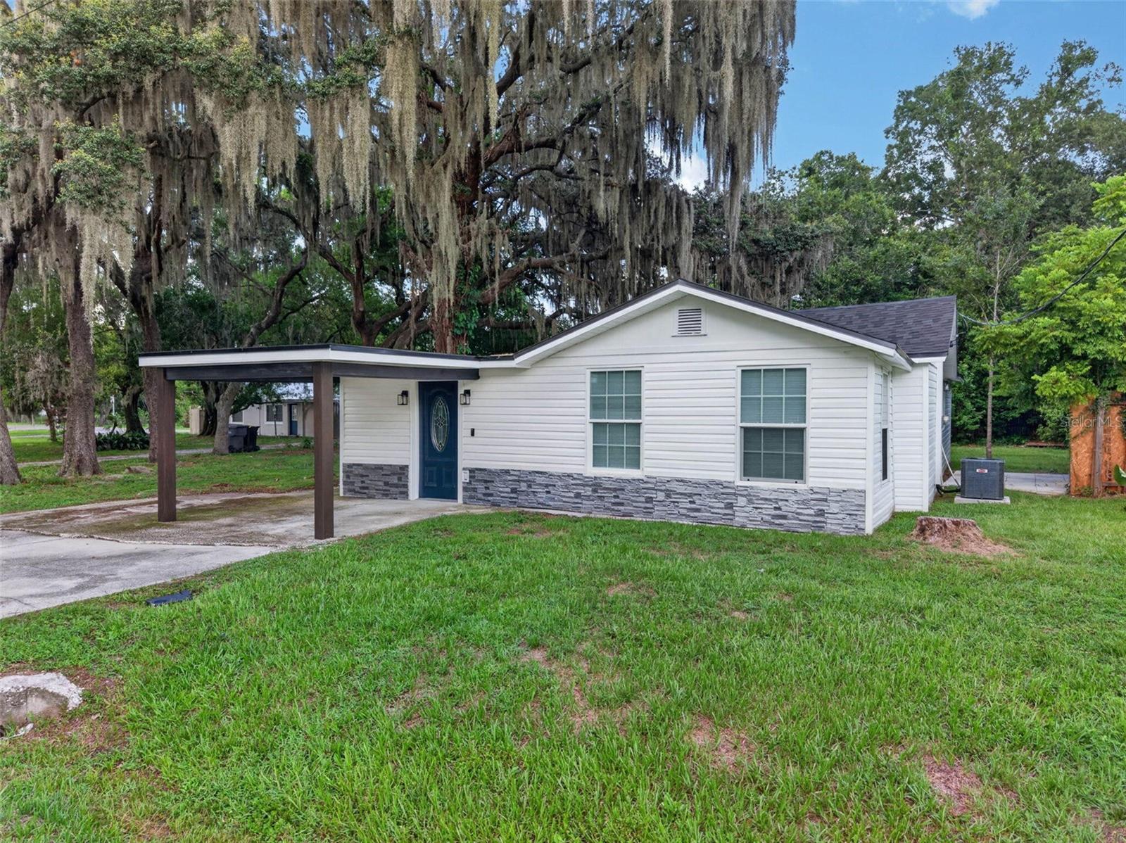3rd image of 925 Adrian Ct, Lakeland, FL 33801 | MLS# O6424317