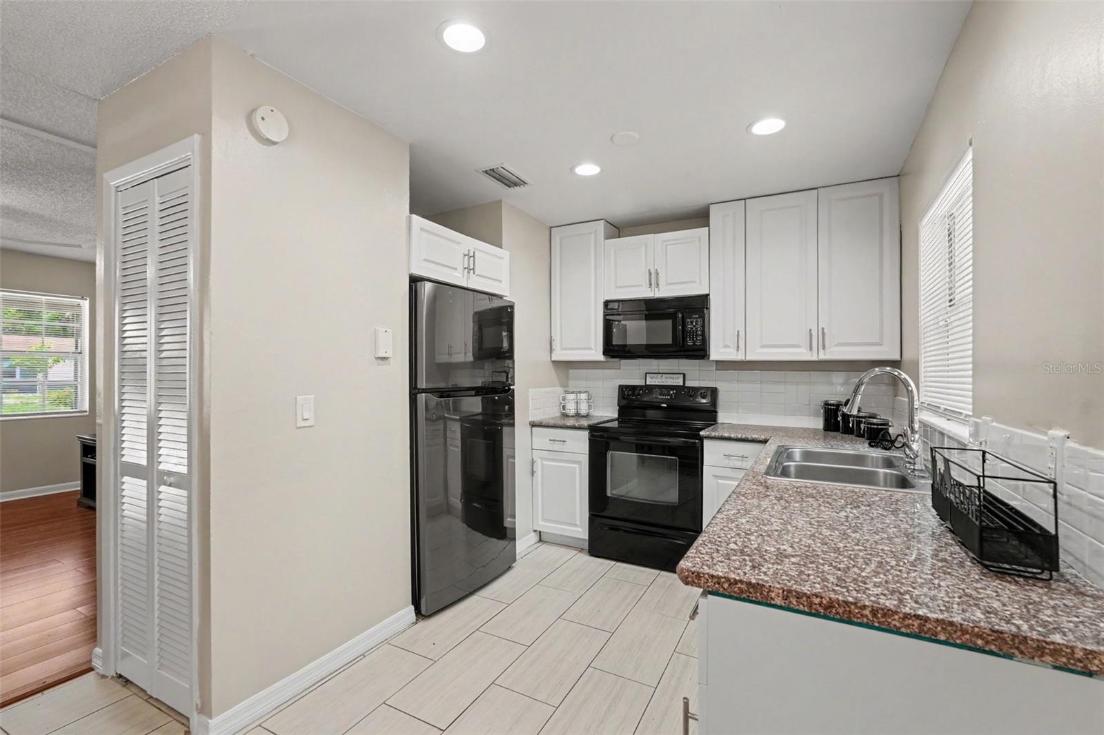 4th image of 4419 Dolphin Dr, Tampa, FL 33617 | MLS# TB8528509