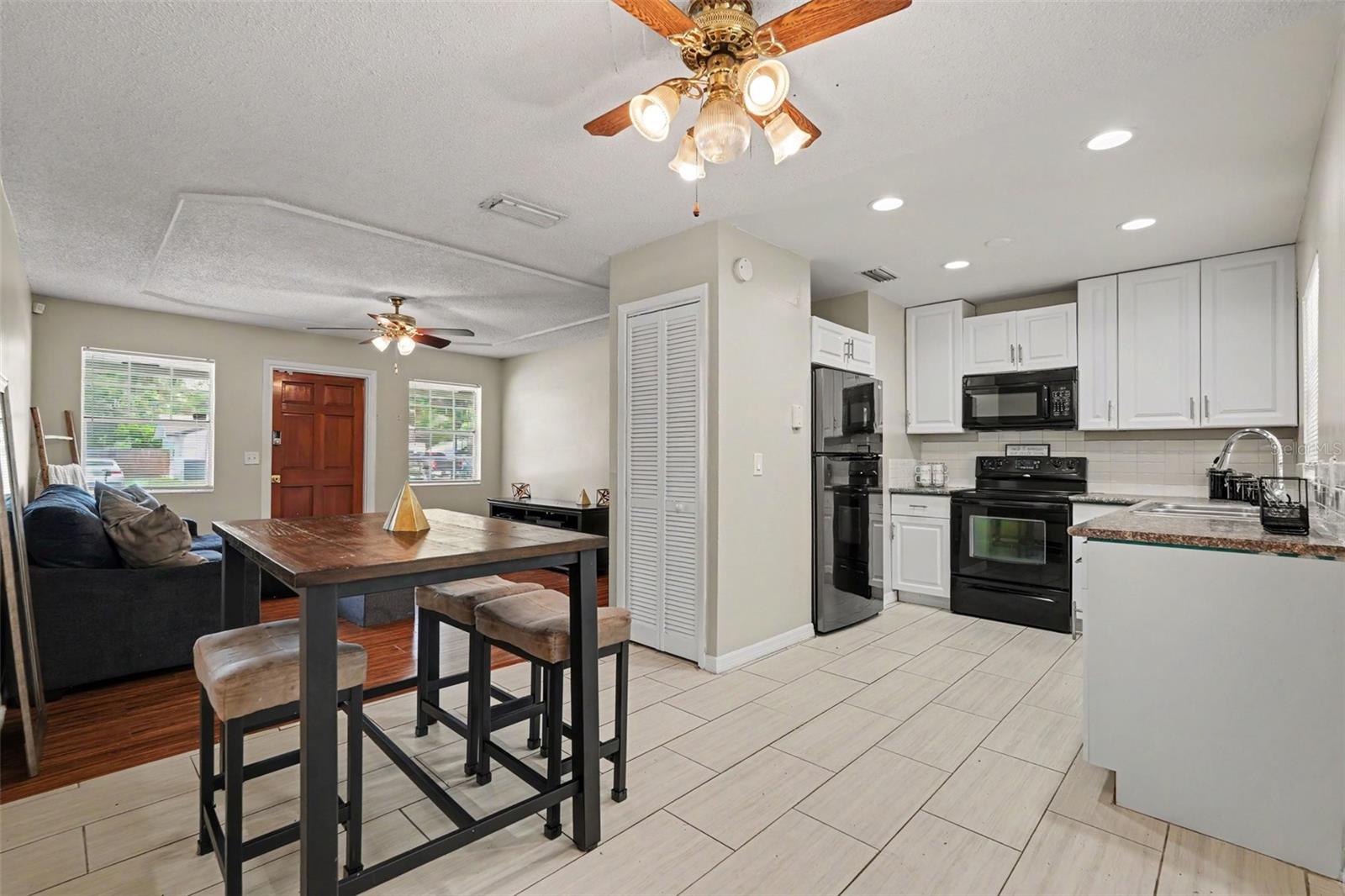 3rd image of 4419 Dolphin Dr, Tampa, FL 33617 | MLS# TB8528509