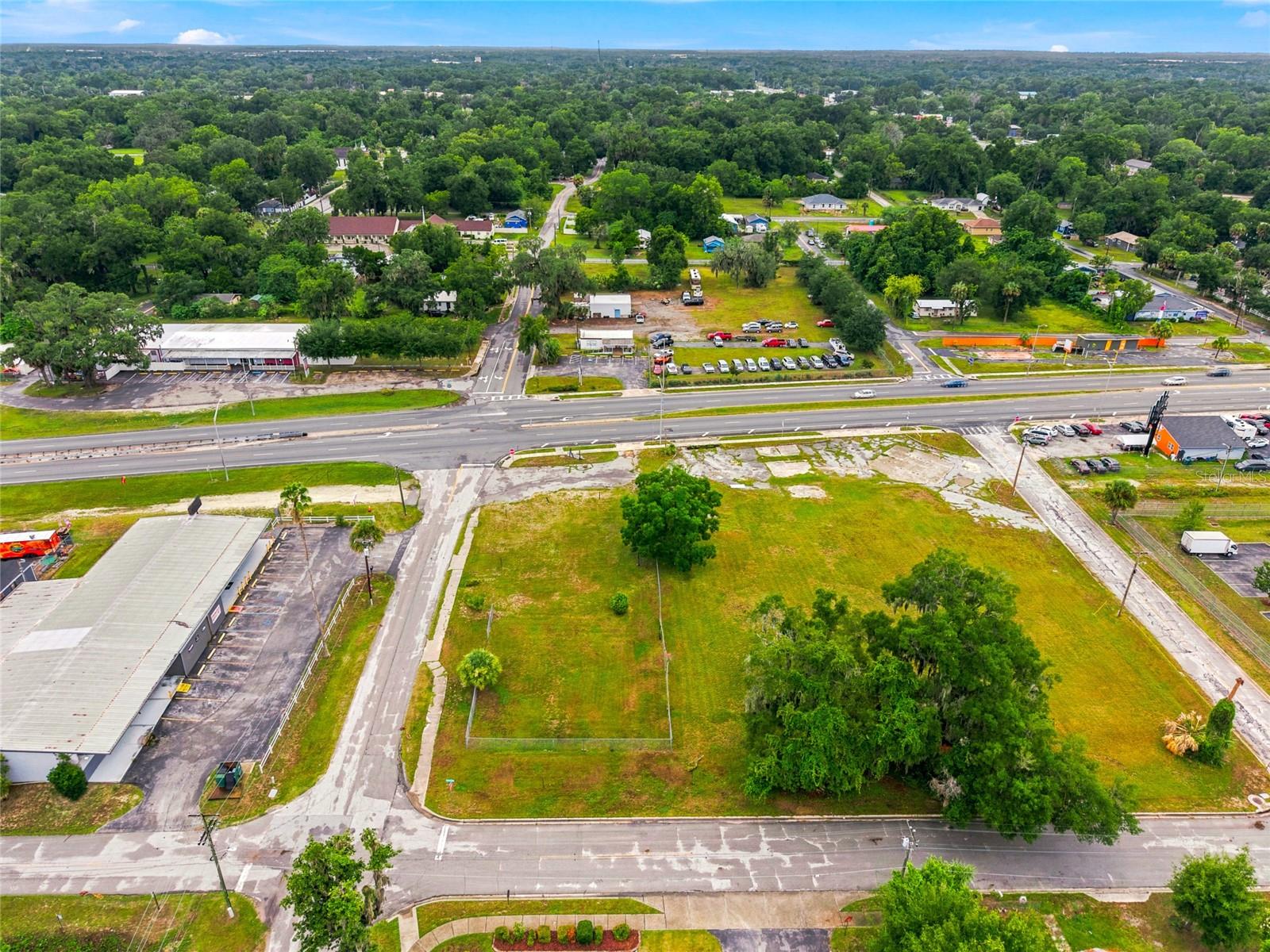 2nd image of 409 Nw 8th St, Ocala, FL 34475 | MLS# OM728376