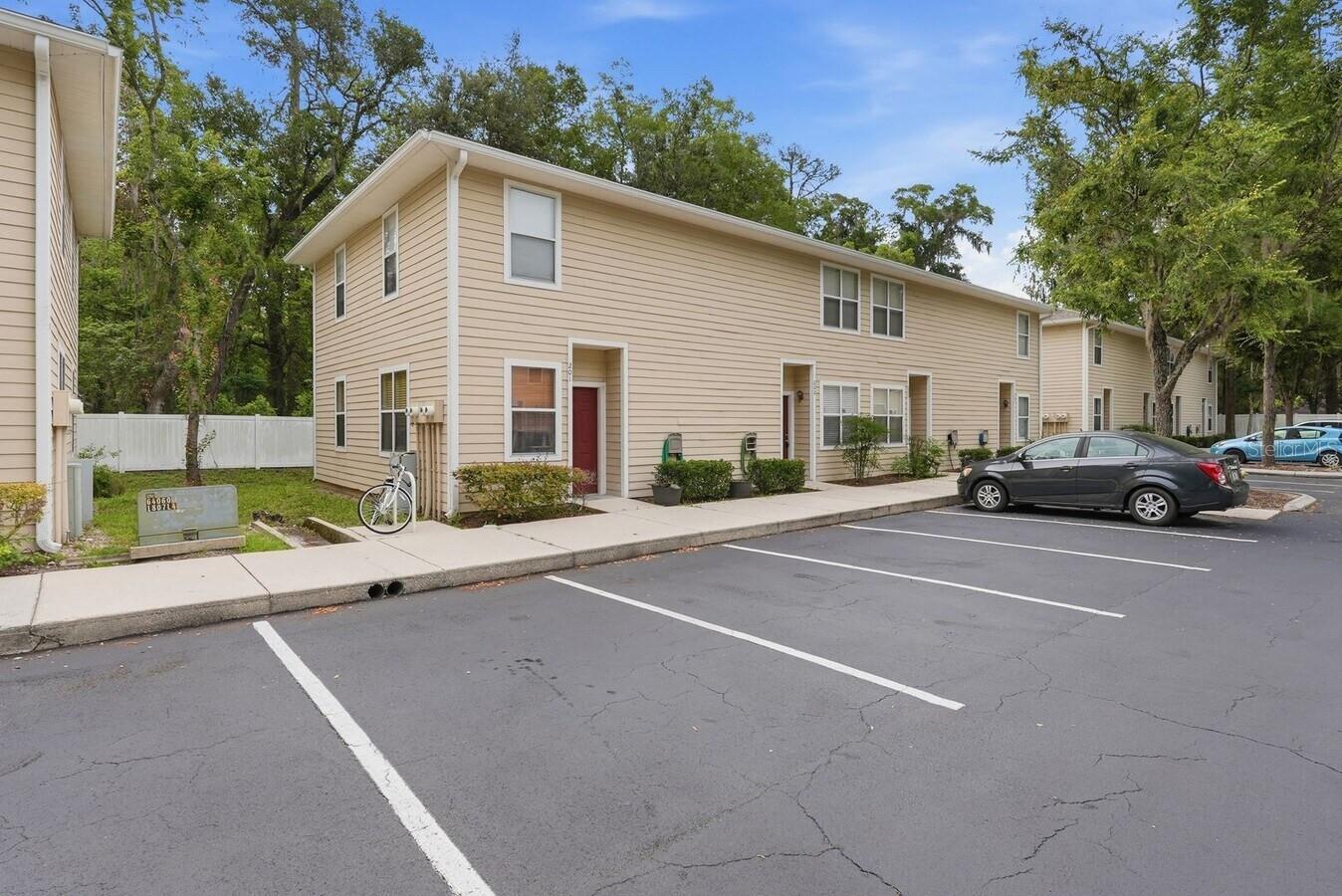 1st image of 1710 Nw 7th St #604, Gainesville, FL 32609 | MLS# L4963485