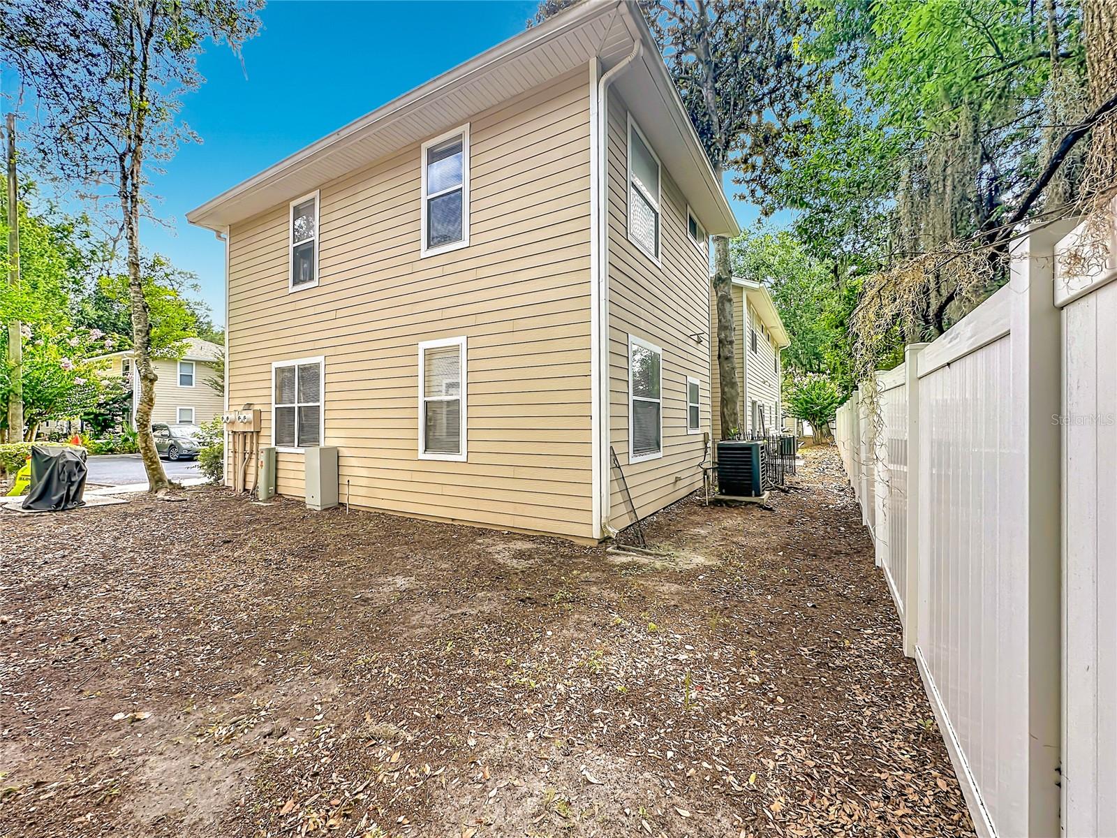 2nd image of 1710 Nw 7Th St, GAINESVILLE, FL 32609