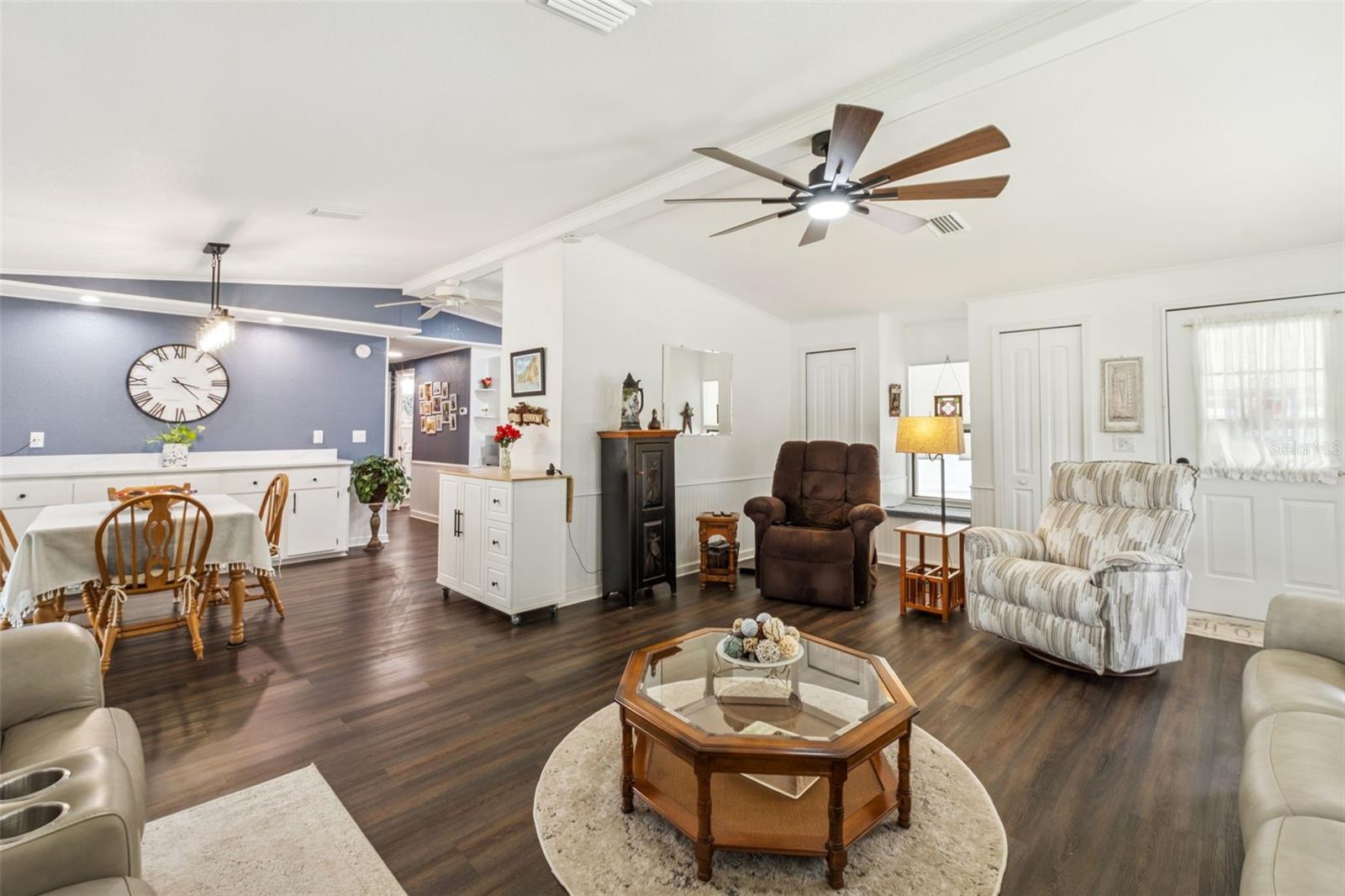 Homes for sale in Osteen, FL | 301 Lakeview Dr, Osteen, FL 32764 | MLS# O6424991