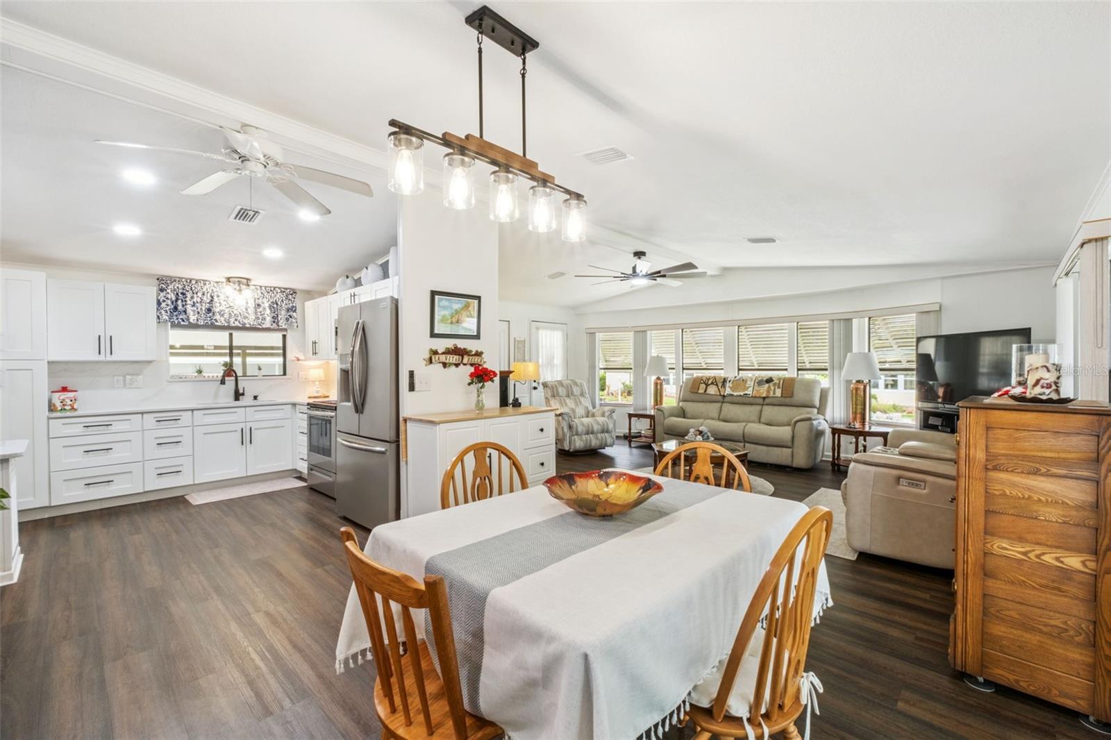 Homes for sale in Osteen, FL | 301 Lakeview Dr, Osteen, FL 32764 | MLS# O6424991