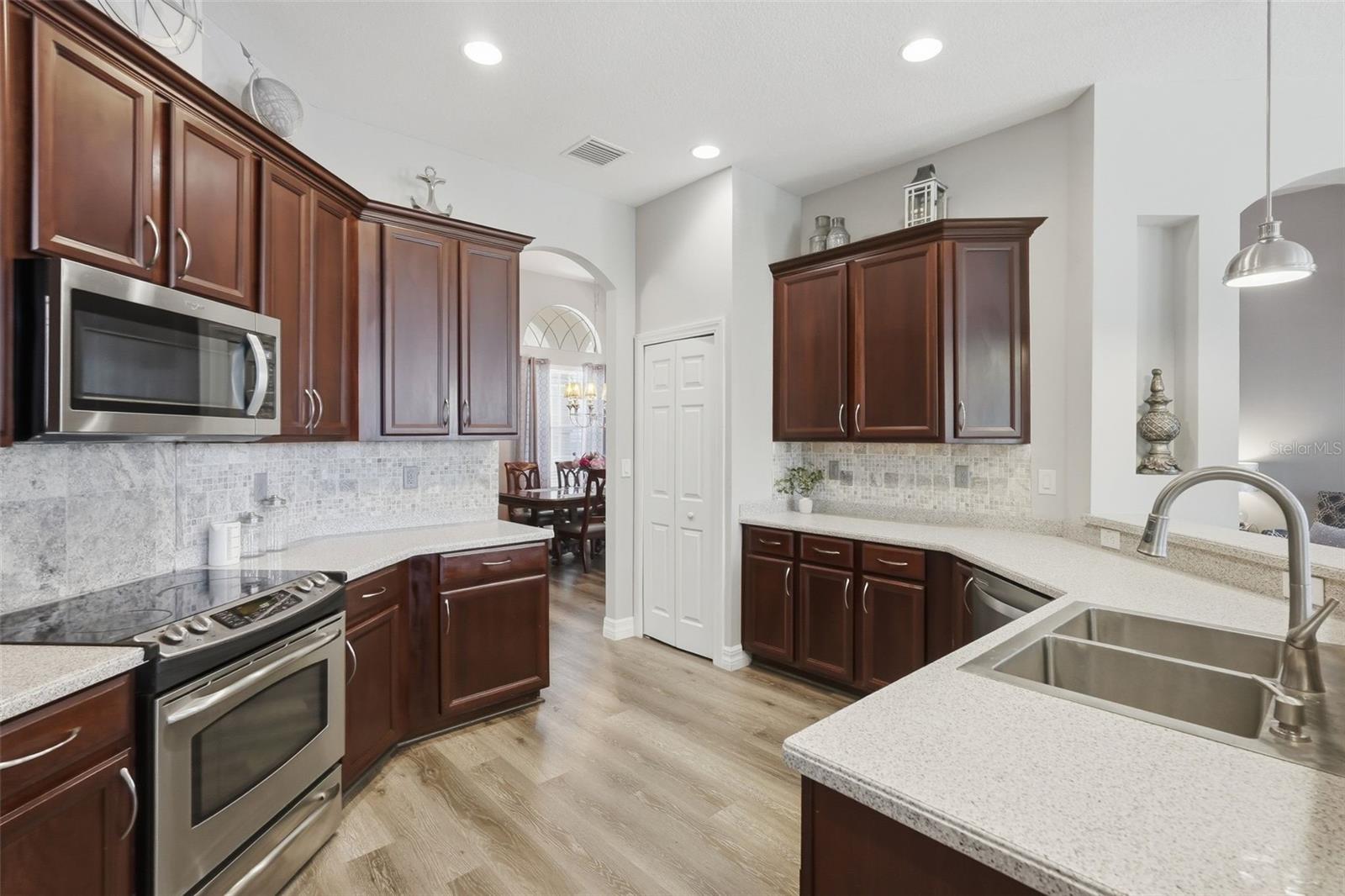 5th image of 12903 Drakefield Dr, Spring Hill, FL 34610 | MLS# W7887634