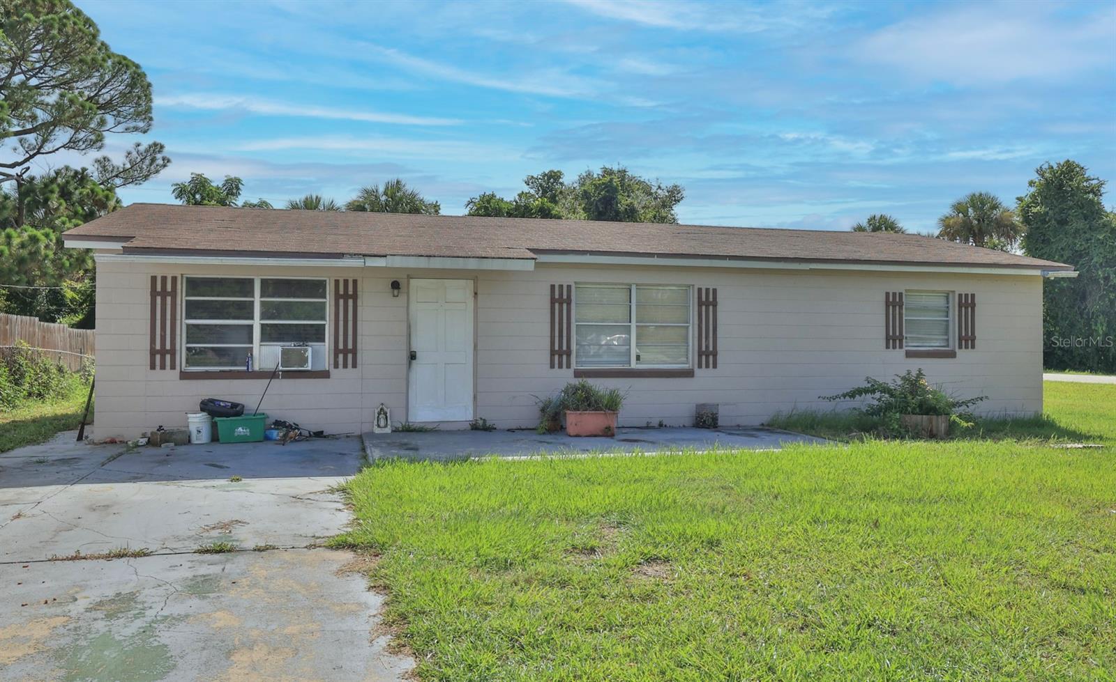 Homes for sale in Edgewater, FL | 1863 Fern Palm Dr, Edgewater, FL 32141 | MLS# NS1088736