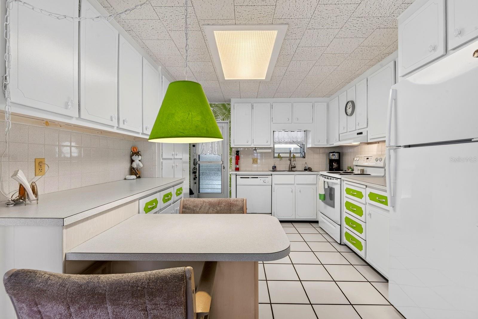 5th image of 37 Caballo Wy, Bradenton, FL 34209 | MLS# A4700008