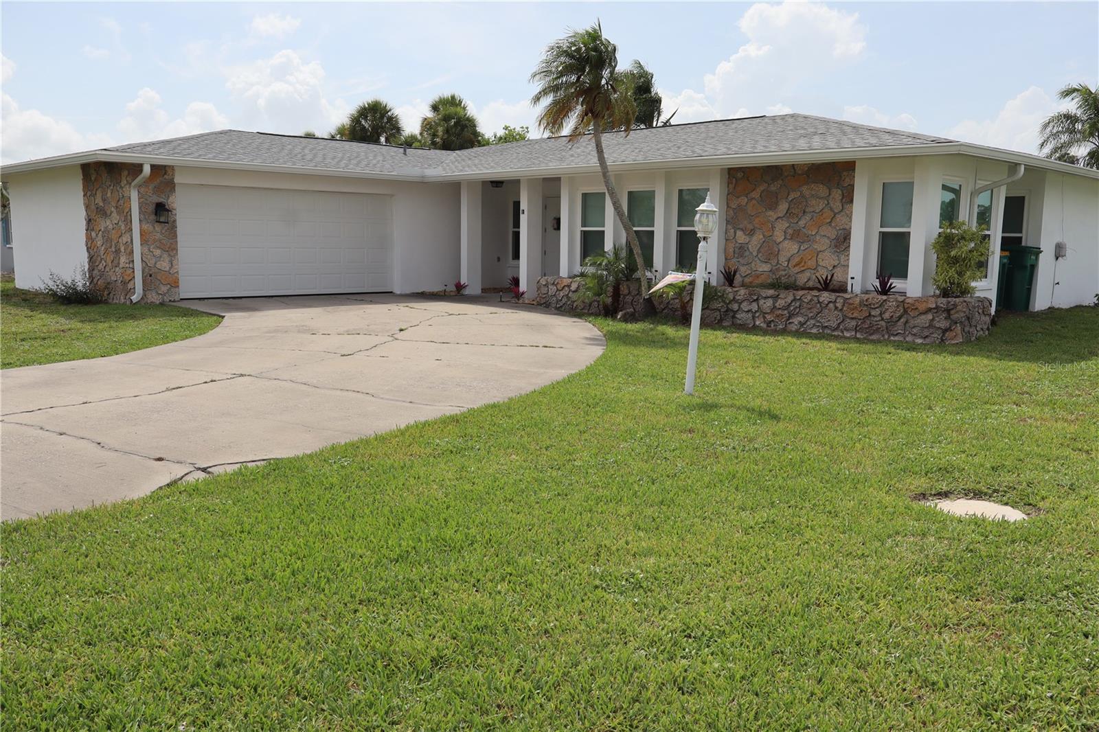 1st image of 18 Golfview Ct, Rotonda West, FL 33947 | MLS# D6148076