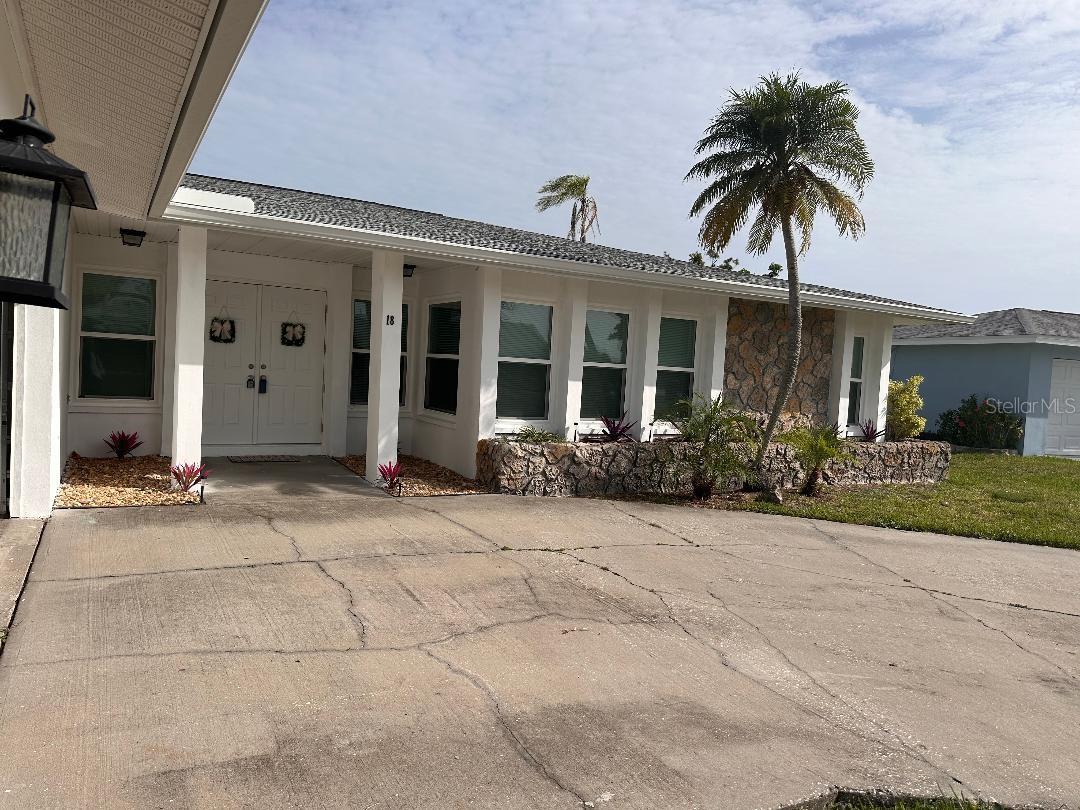 2nd image of 18 Golfview Ct, Rotonda West, FL 33947 | MLS# D6148076