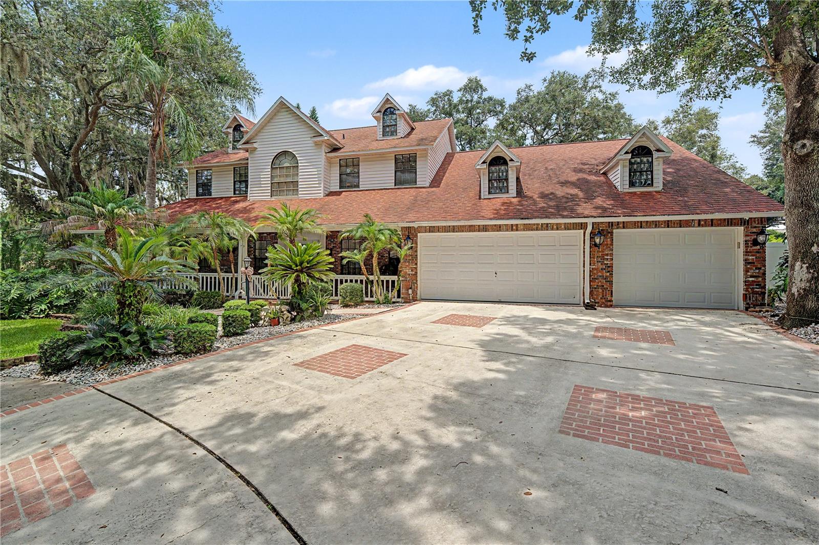 5th image of 2004 Oakwood Knoll Ct, Valrico, FL 33596 | MLS# TB8529278