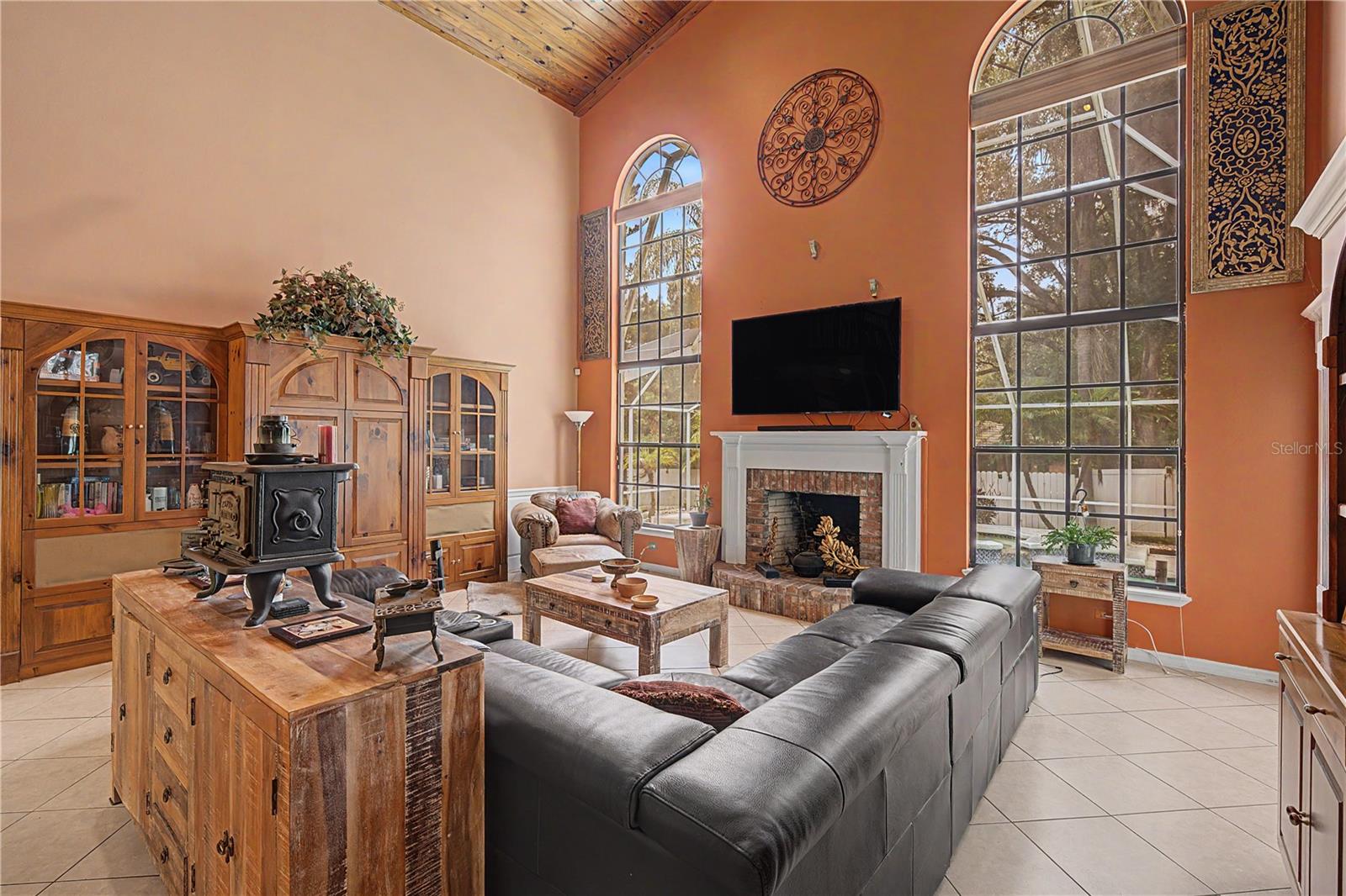 3rd image of 2004 Oakwood Knoll Ct, Valrico, FL 33596 | MLS# TB8529278