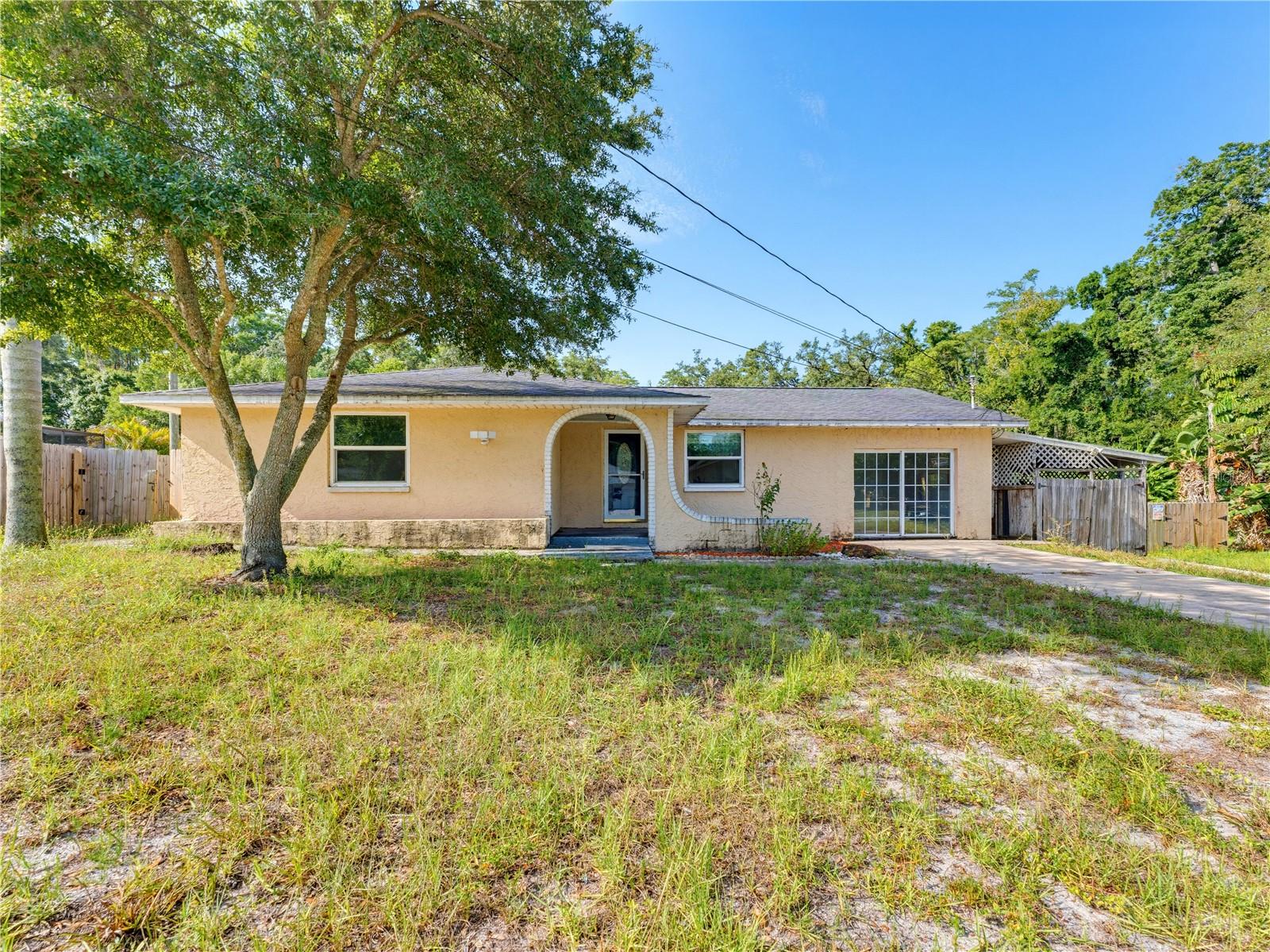 3rd image of 1116 E Oakwood St, Tarpon Springs, FL 34689 | MLS# W7887662