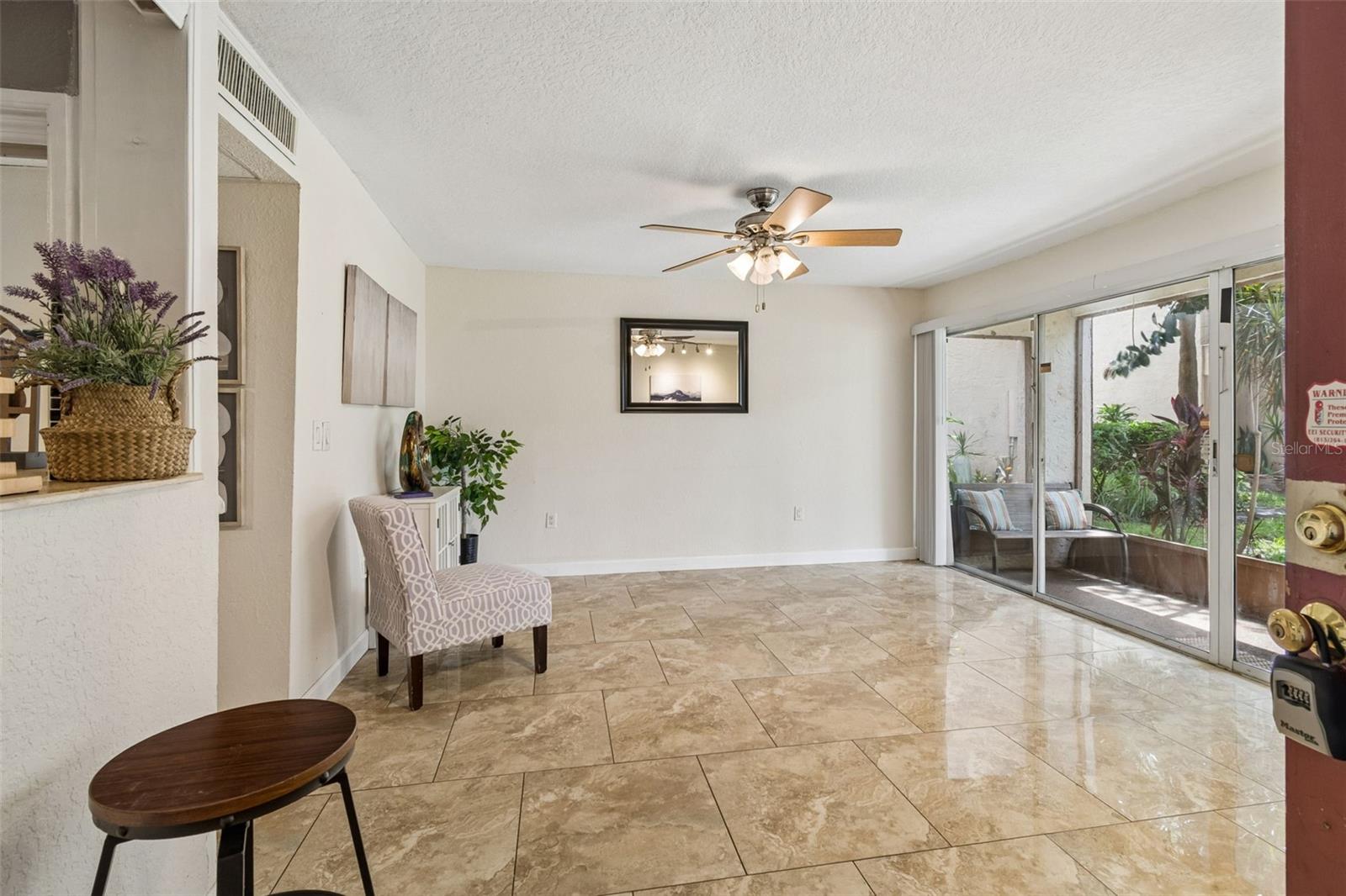 4th image of 3841 S Lake Dr, TAMPA, FL 33614