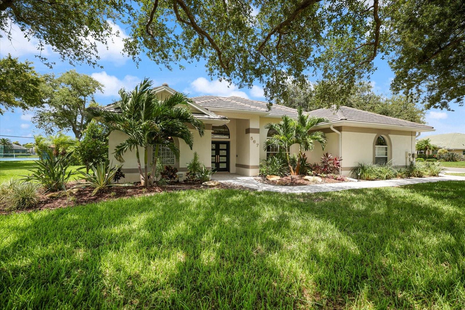 1st image of 567 Lake Of The Woods Dr, Venice, FL 34293 | MLS# A4700082