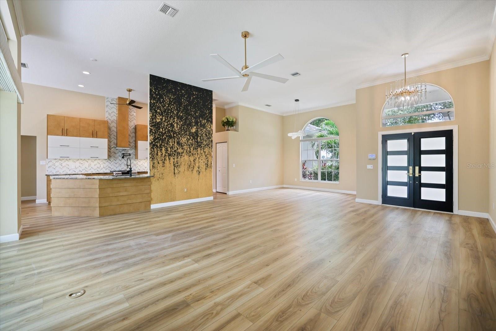 3rd image of 567 Lake Of The Woods Dr, Venice, FL 34293 | MLS# A4700082