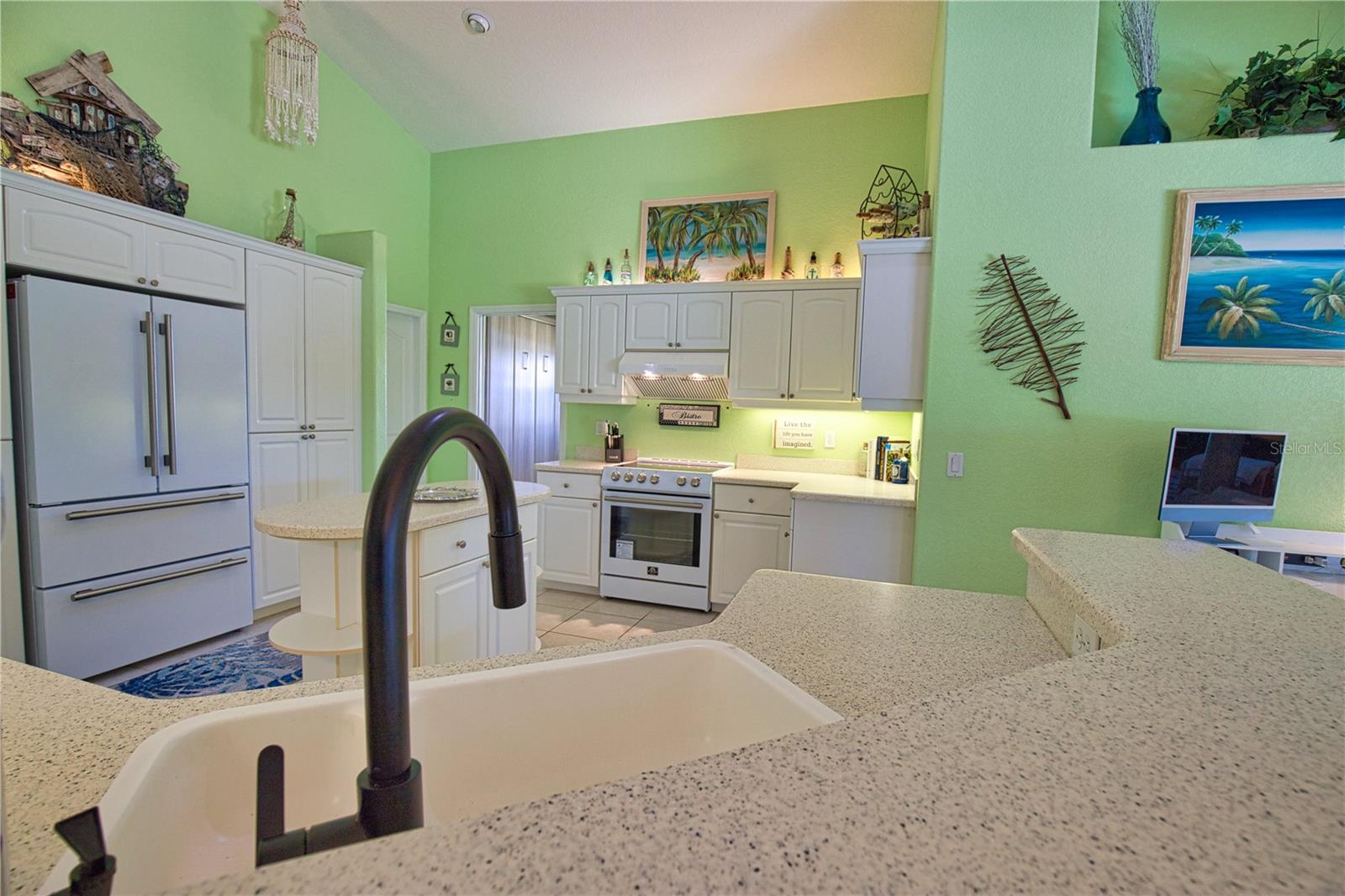 4th image of 525 Rotonda Cir, Rotonda West, FL 33947 | MLS# D6148088