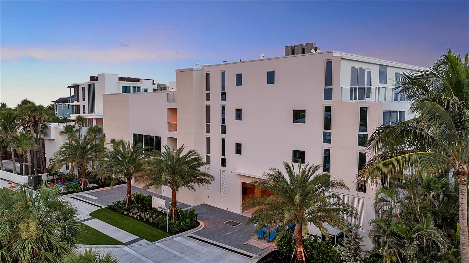 2nd image of 70 Avenida Veneccia #304, Sarasota, FL 34242 | MLS# A4700103