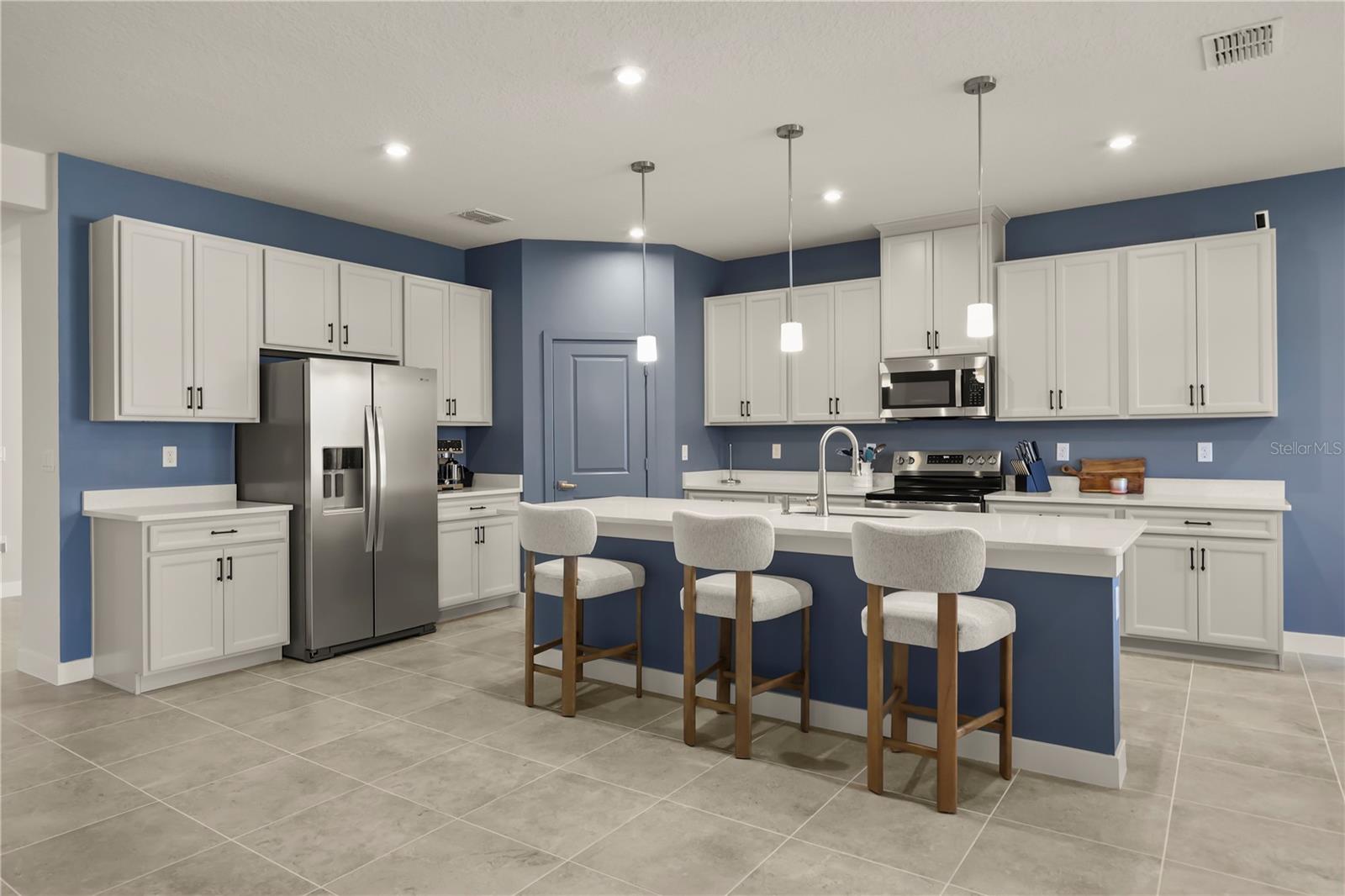 2nd image of 1714 Upland Ln, Winter Haven, FL 33884 | MLS# O6425448