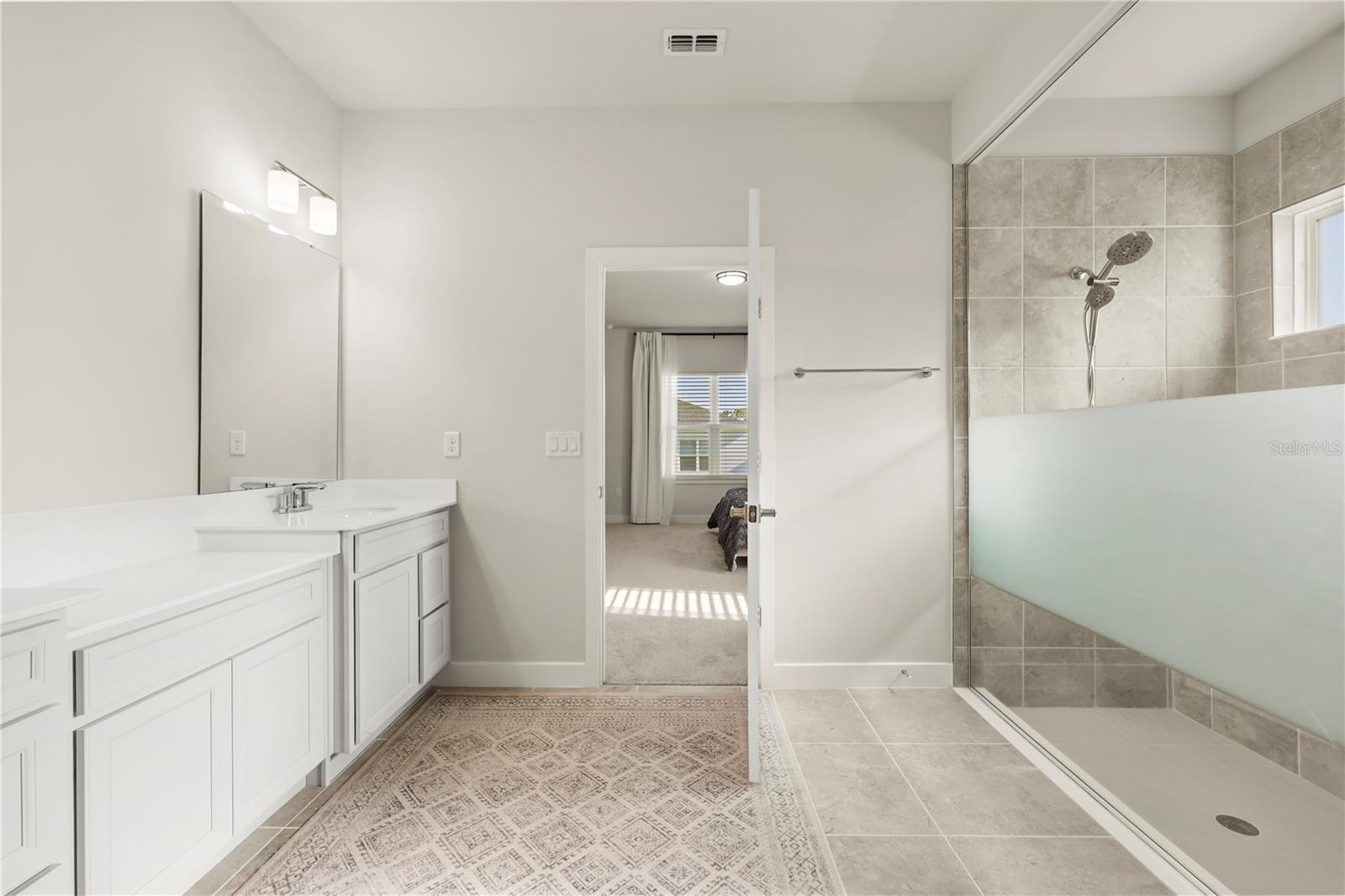 3rd image of 1714 Upland Ln, Winter Haven, FL 33884 | MLS# O6425448