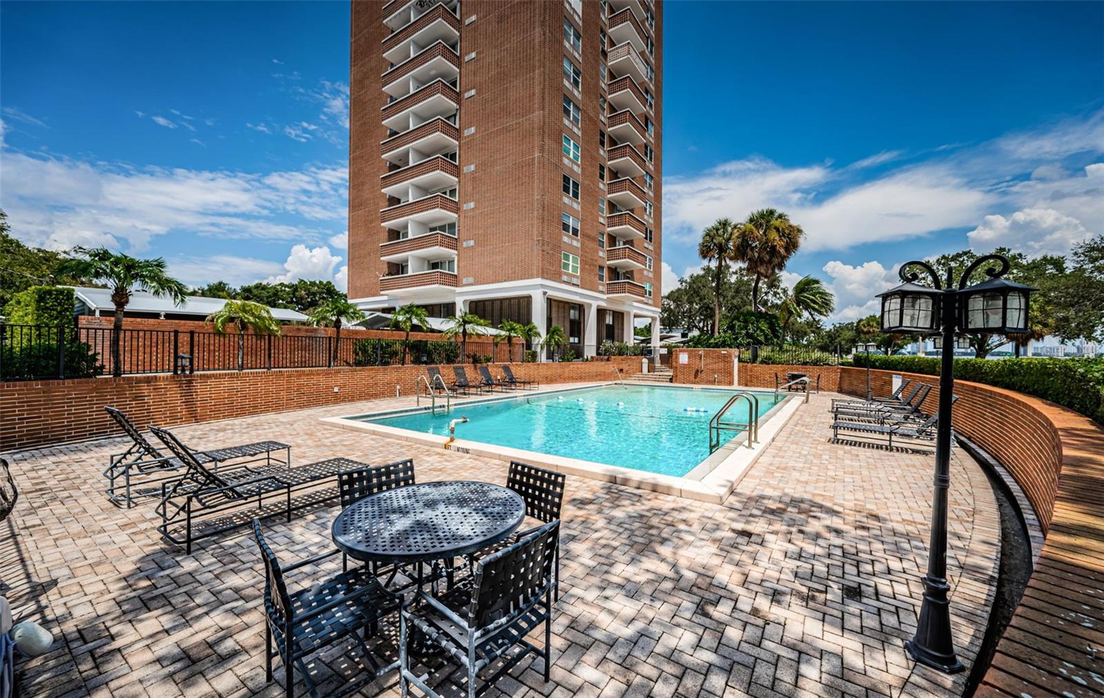 2nd image of 4015 Bayshore Blvd, Tampa, FL 33611