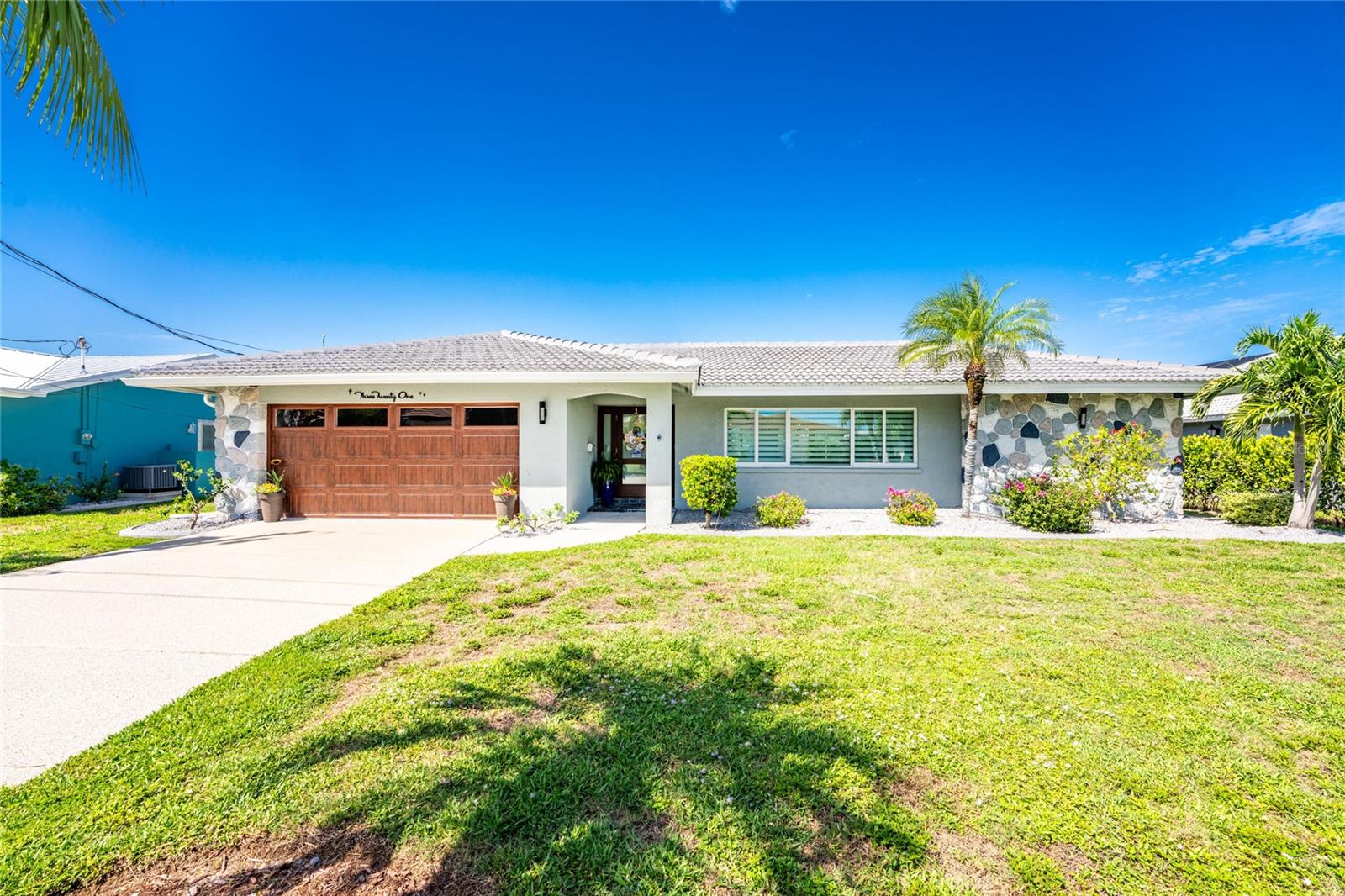 3rd image of 321 Capri Isles Ct, Punta Gorda, FL 33950 | MLS# C7528462