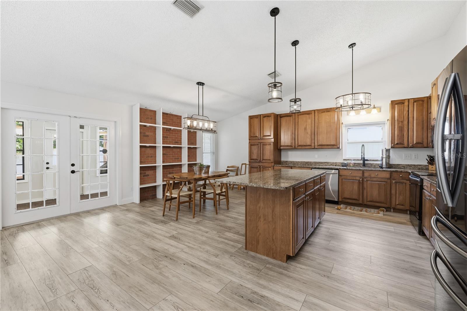 5th image of 1570 Club Dr, Tarpon Springs, FL 34689 | MLS# TB8529875