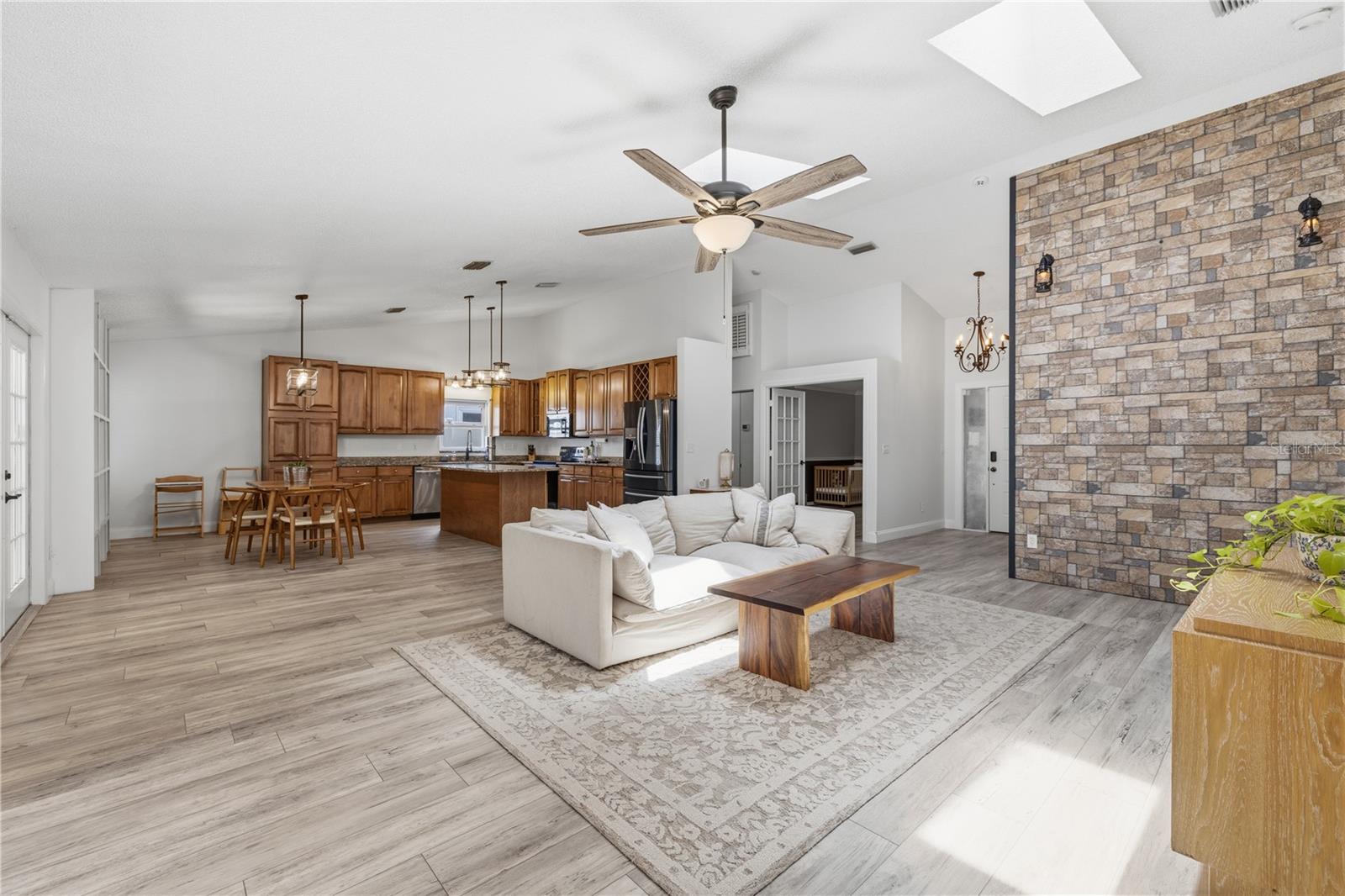 4th image of 1570 Club Dr, Tarpon Springs, FL 34689 | MLS# TB8529875