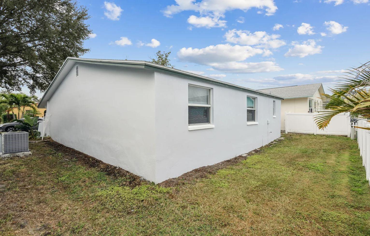 3rd image of 1018 Osprey Ct, Dunedin, FL 34698 | MLS# TB8529884