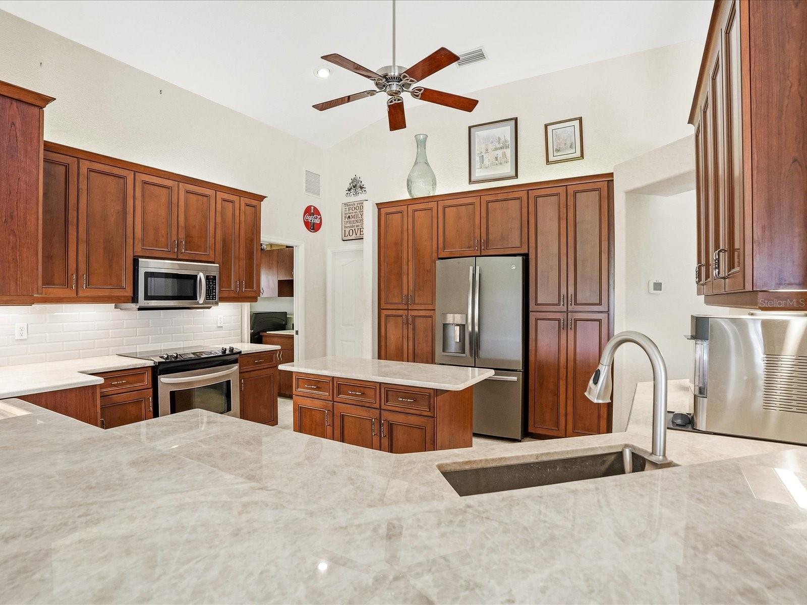 3rd image of 61 Pine Valley Ct, Rotonda West, FL 33947 | MLS# C7528474