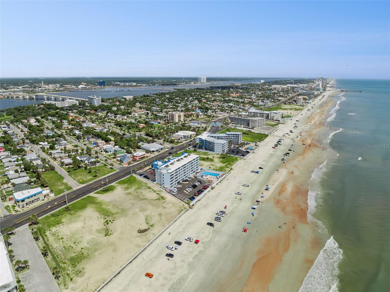 2nd image of 1233 N Atlantic Ave, DAYTONA BEACH, FL 32118