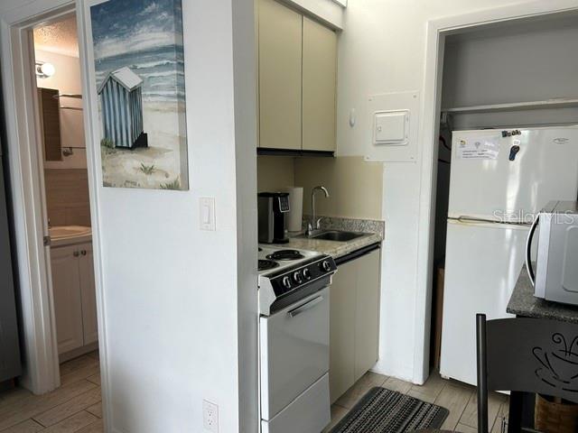 4th image of 908 Villas Dr #68, Venice, FL 34285 | MLS# A4700307