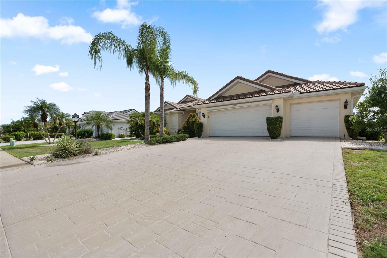3rd image of 2122 Platinum Dr, Sun City Center, FL 33573 | MLS# W7887757