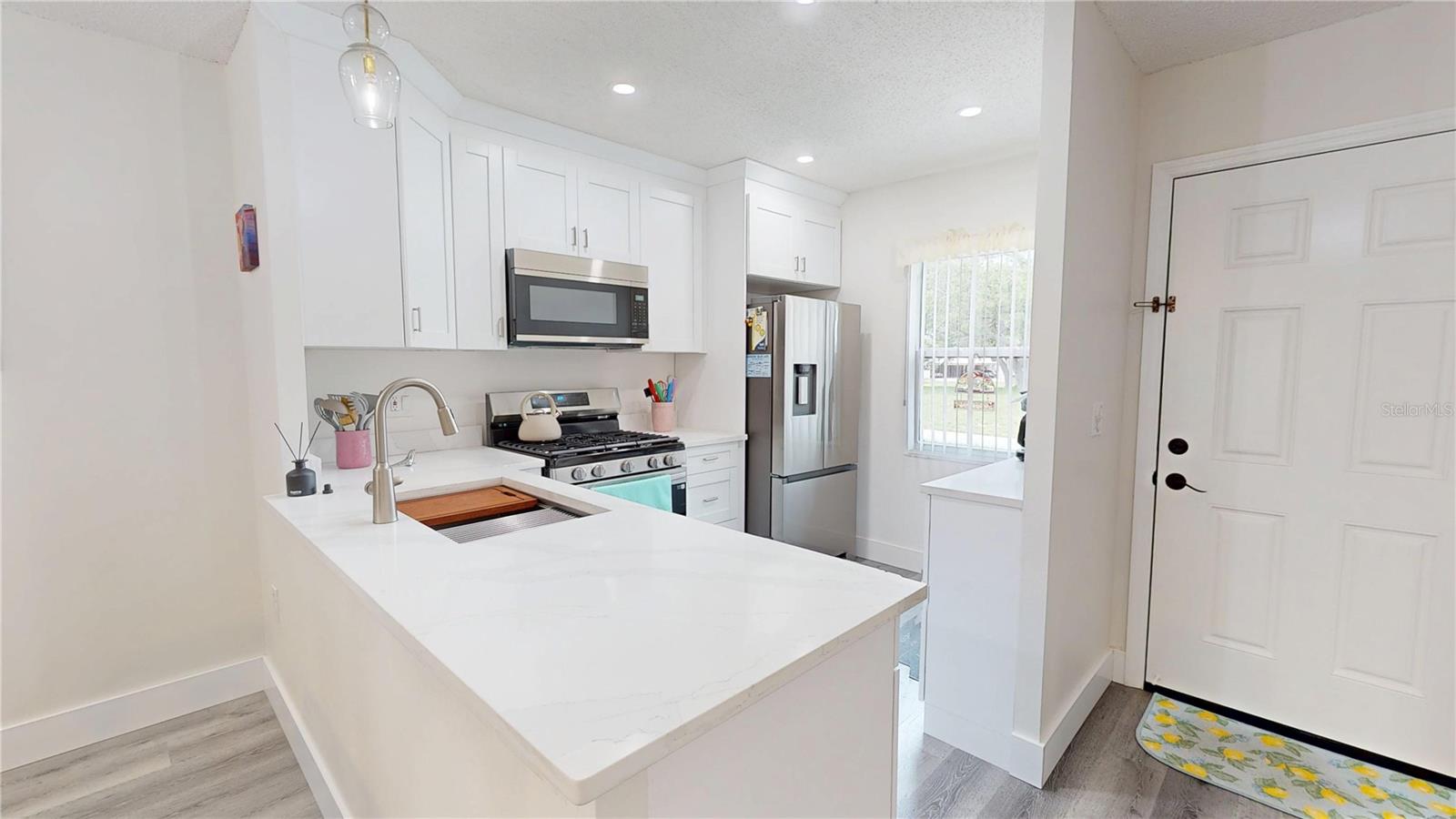 3rd image of 1418 Arrowhead Cir W, CLEARWATER, FL 33759