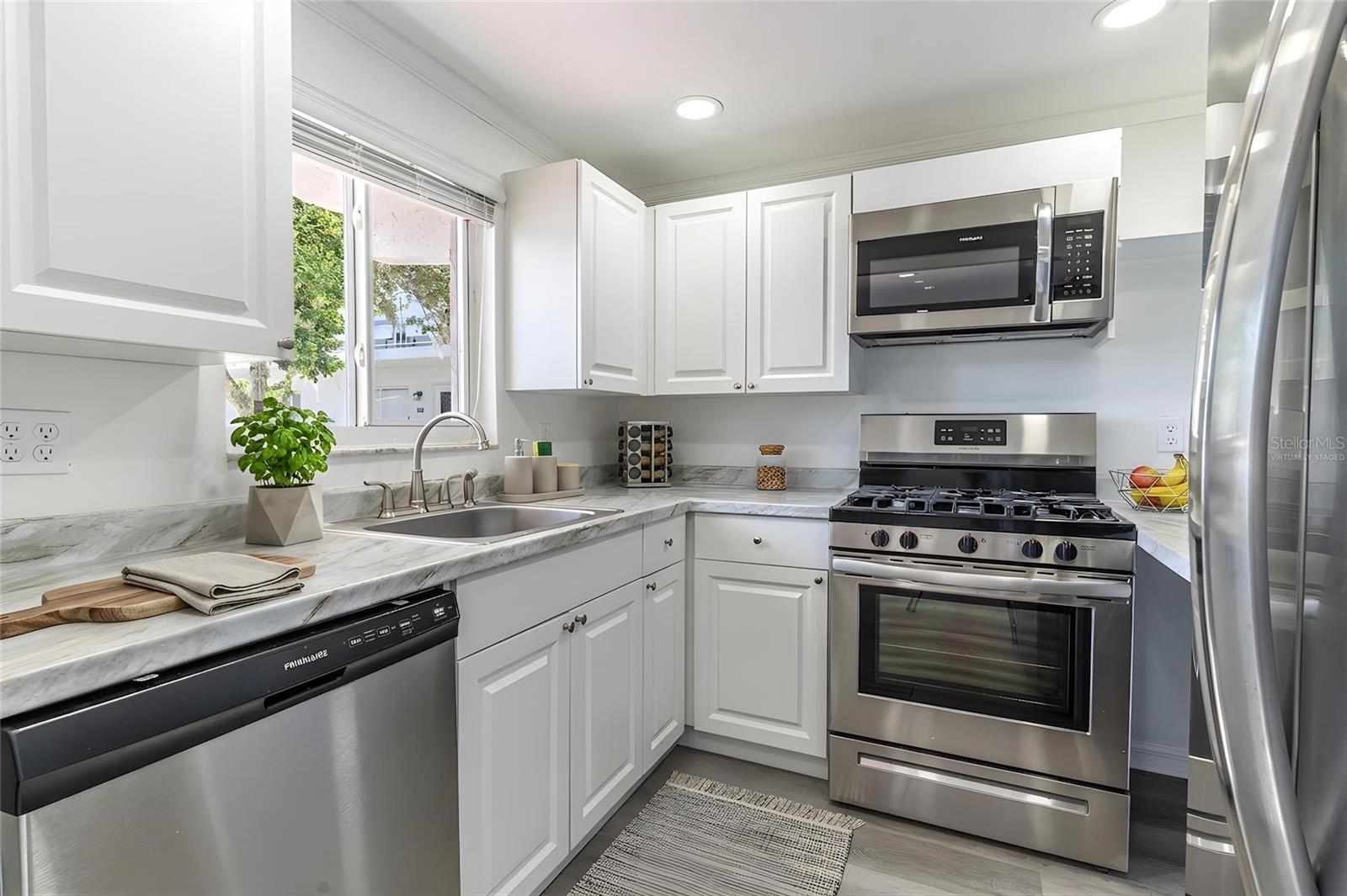 5th image of 1100 Martinique Dr, Winter Haven, FL 33884