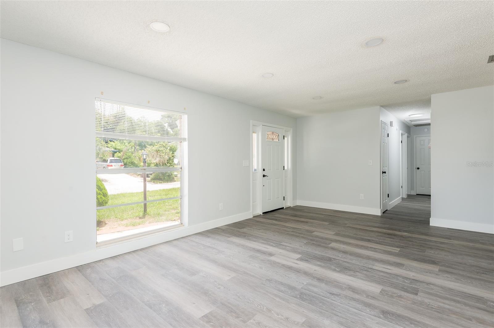 3rd image of 902 Shangri La Dr, Seffner, FL 33584 | MLS# TB8530557