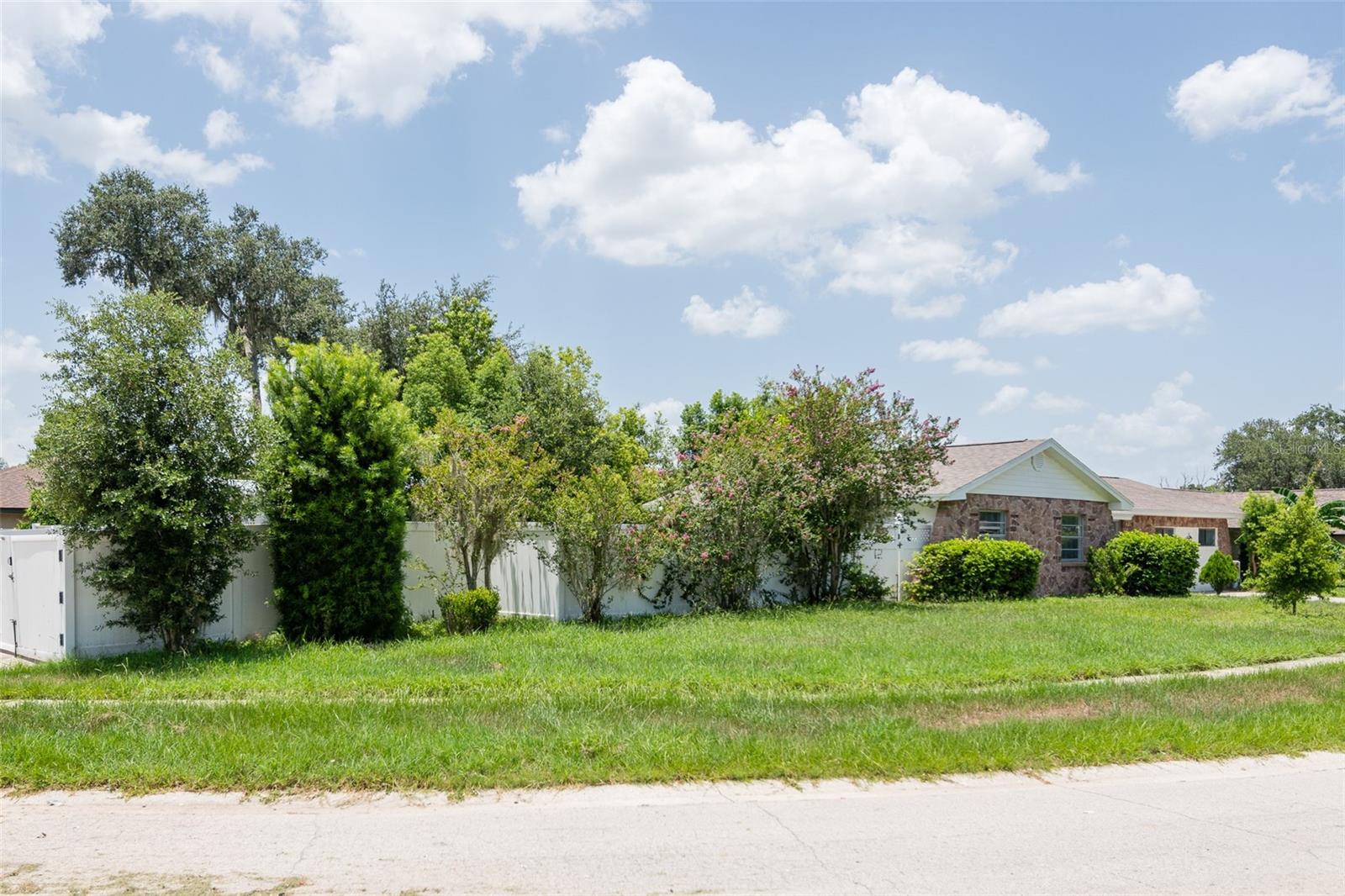 30th image of 902 Shangri La Dr, Seffner, FL 33584 | MLS# TB8530557