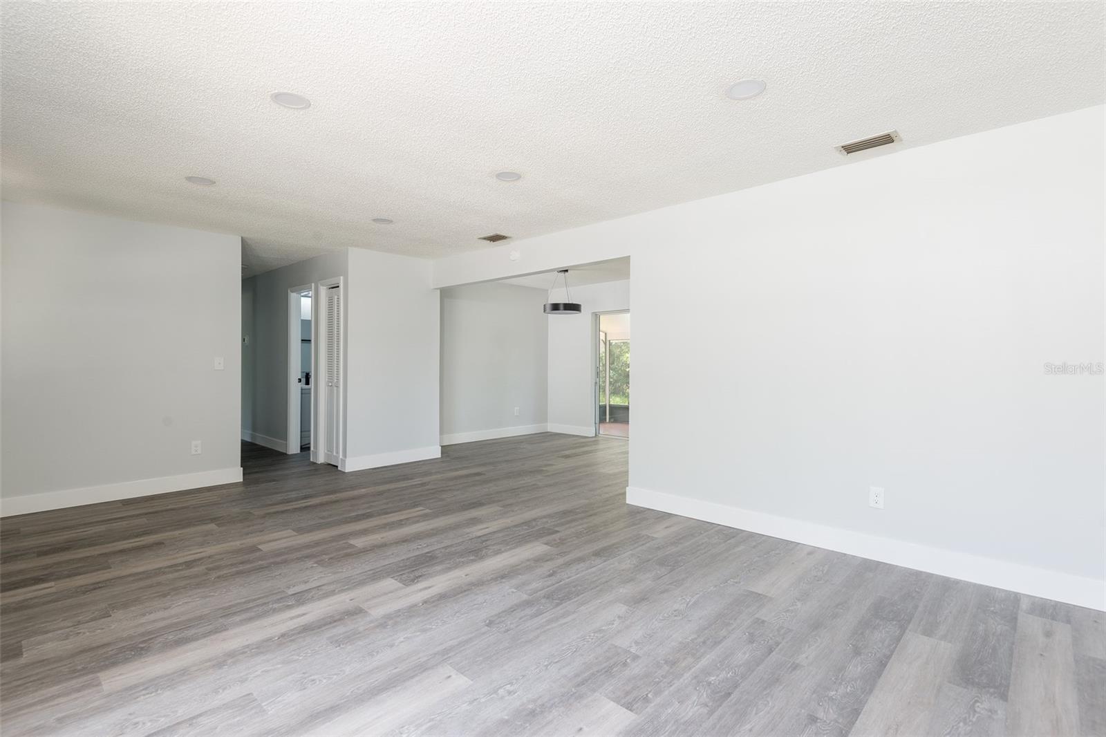 5th image of 902 Shangri La Dr, Seffner, FL 33584 | MLS# TB8530557