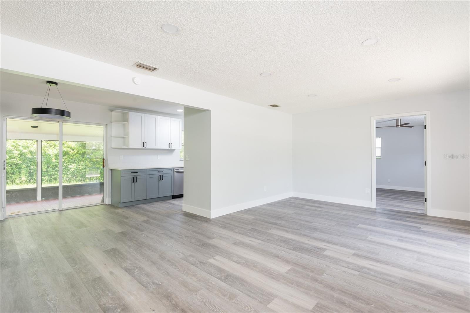 4th image of 902 Shangri La Dr, Seffner, FL 33584 | MLS# TB8530557
