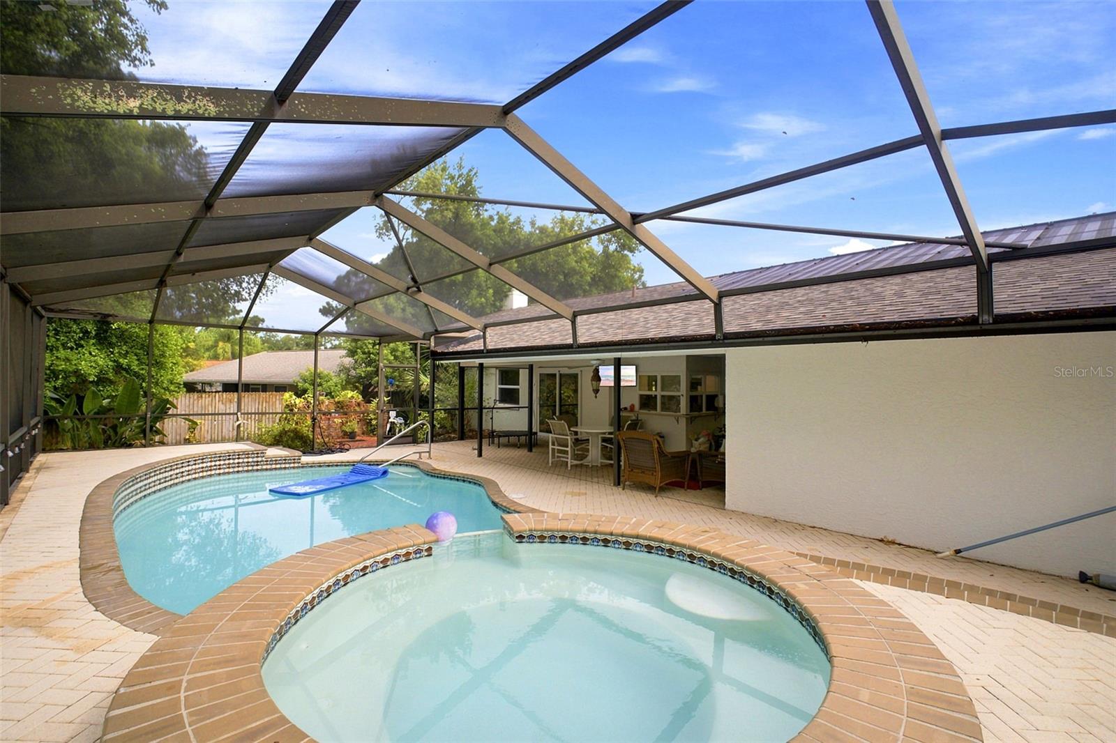 2nd image of 1071 Persimmon Dr, Palm Harbor, FL 34683 | MLS# TB8530637