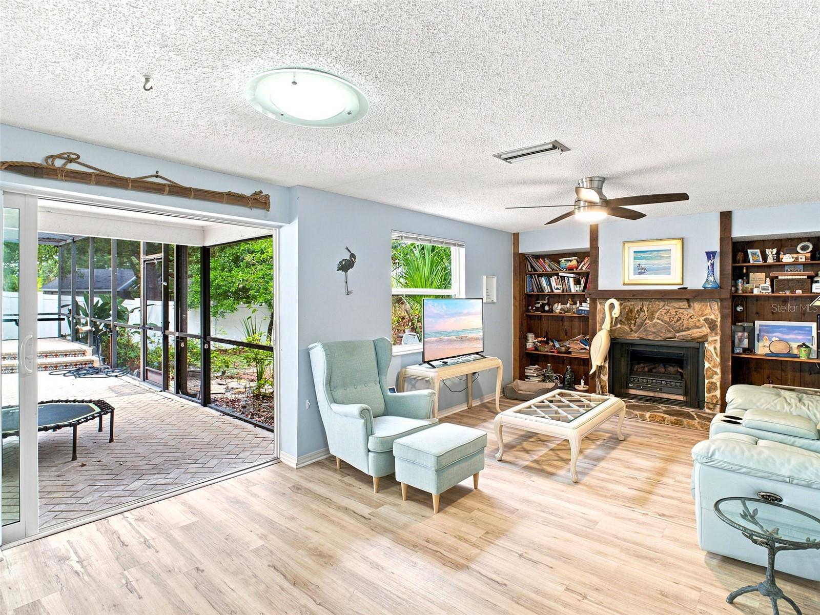 3rd image of 1071 Persimmon Dr, Palm Harbor, FL 34683 | MLS# TB8530637