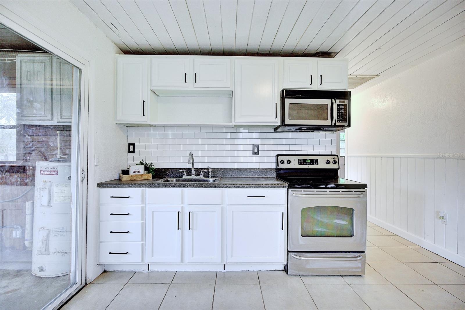 3rd image of 131 Wiggins Ave, Avon Park, FL 33825 | MLS# L4963612