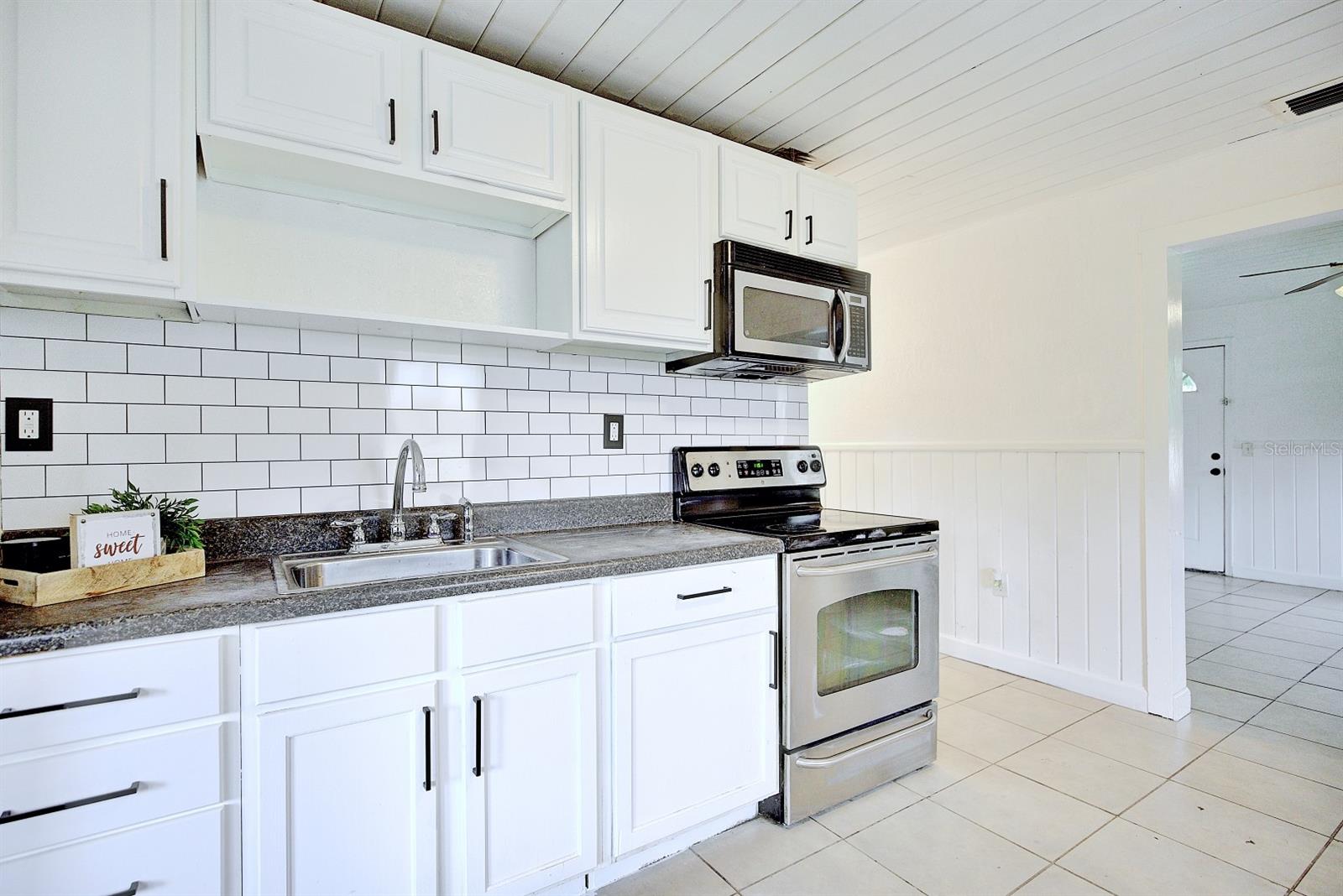 4th image of 131 Wiggins Ave, Avon Park, FL 33825 | MLS# L4963612