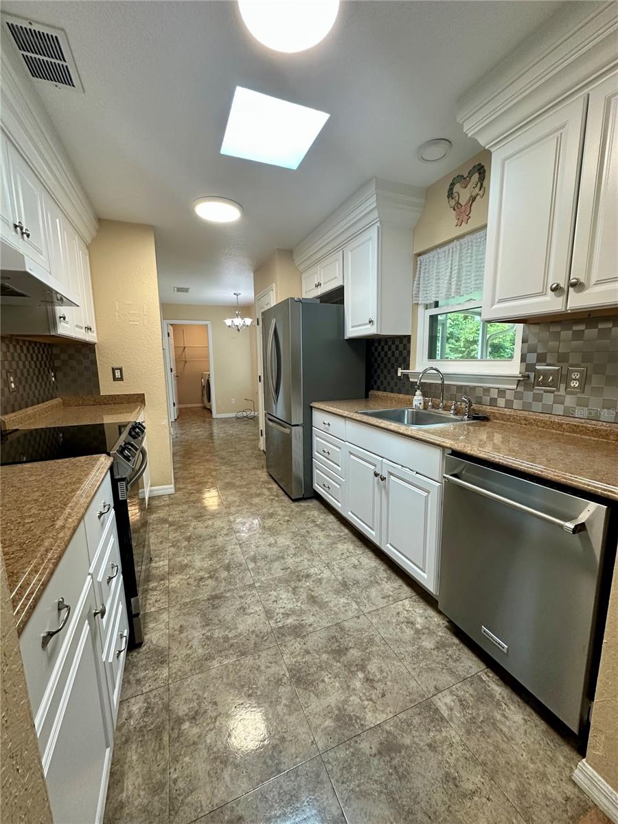 3rd image of 2392 Se 175Th Terrace Rd, Silver Springs, FL 34488 | MLS# OM728789