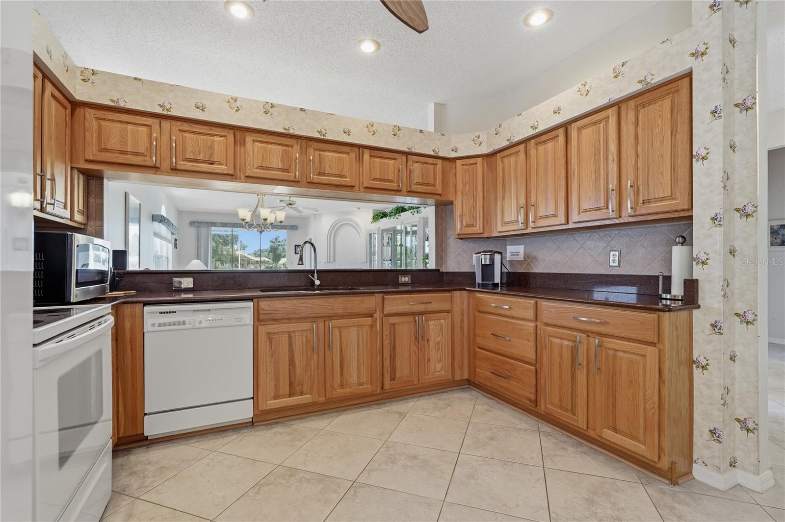 5th image of 1063 Dartford Dr, Tarpon Springs, FL 34688 | MLS# W7887804