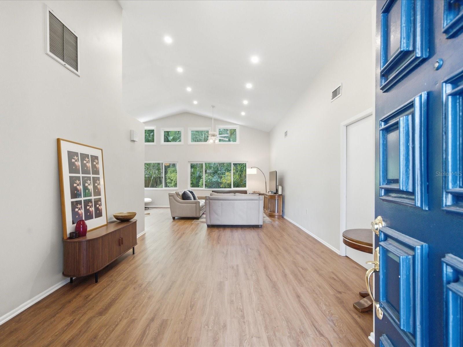 3rd image of 419 Wayfarer Ct, Tarpon Springs, FL 34689 | MLS# W7887811