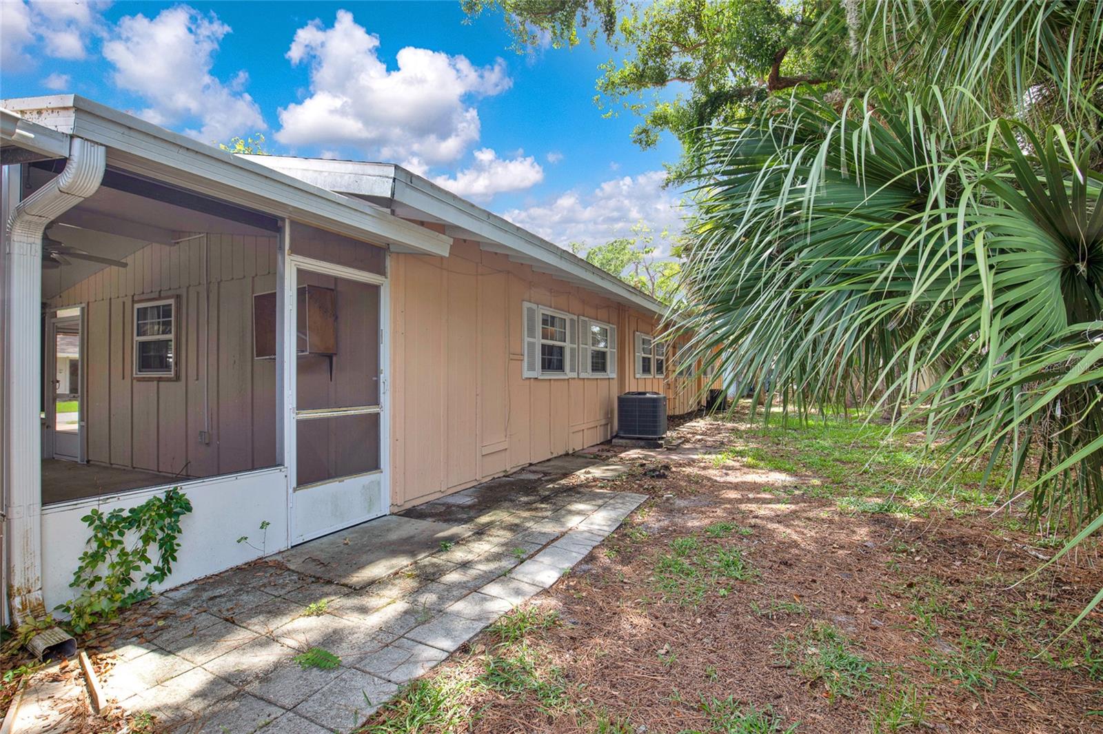2nd image of 6 Country Clb Dr, NEW SMYRNA BEACH, FL 32168