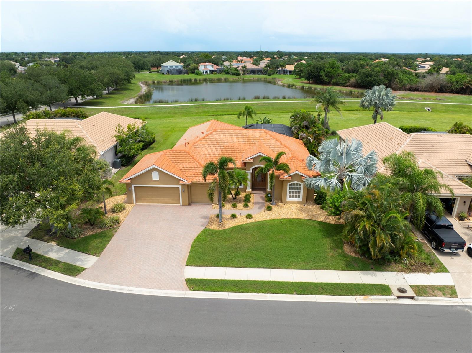 4th image of 12709 Penguin Dr, Bradenton, FL 34212 | MLS# TB8530887